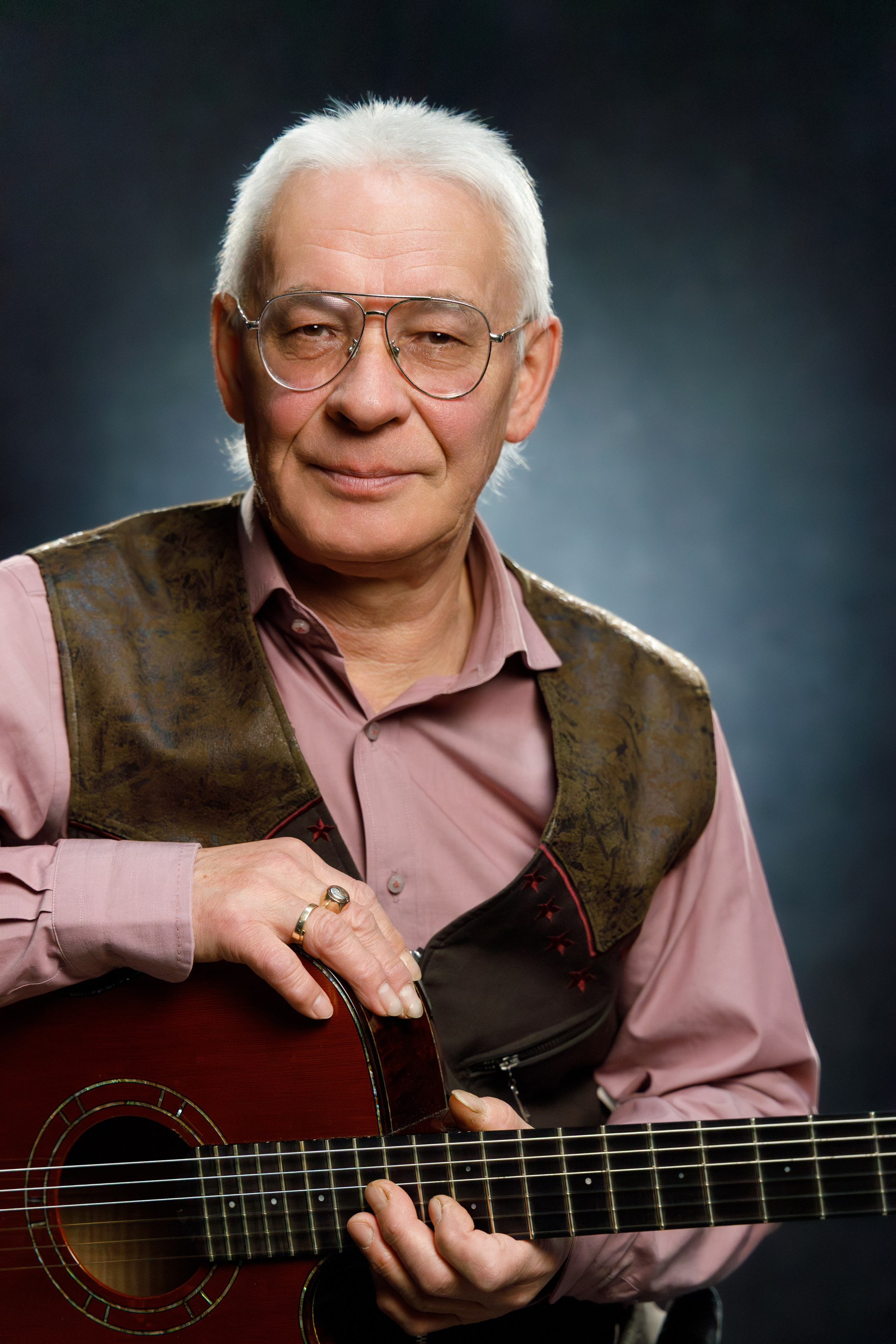 Александр Сага, гитарист-виртуоз.