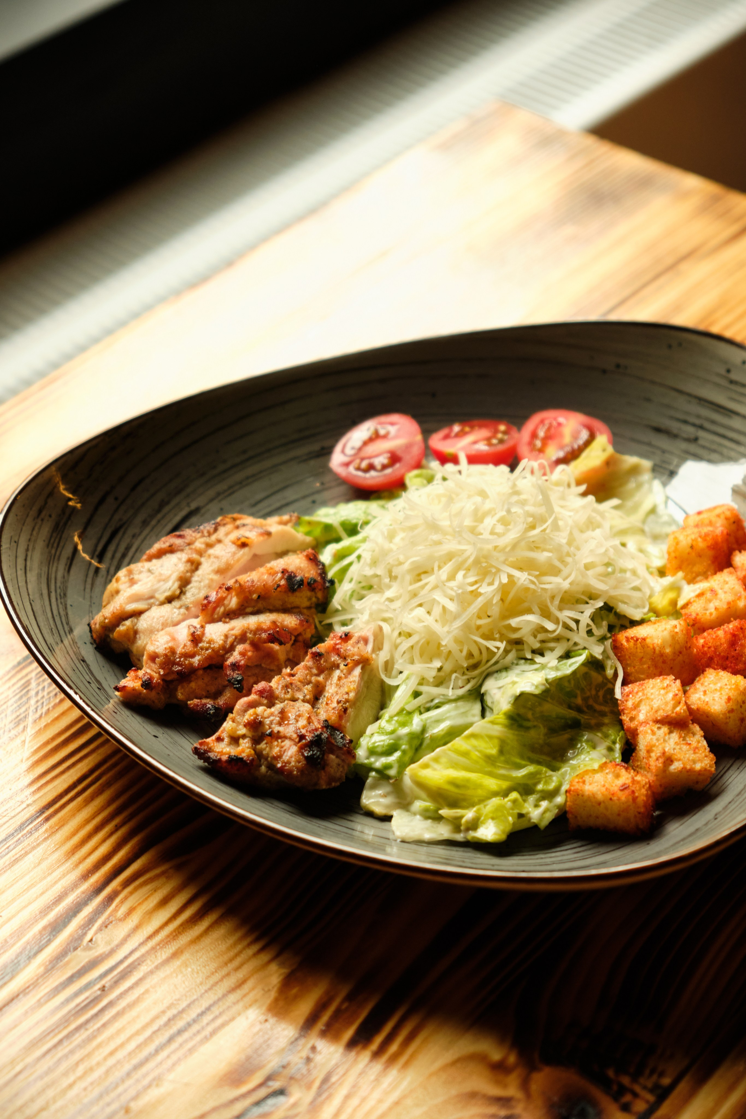 რესტორნის ფოტოგადაღება ბურგერებითა და გრილ მენიუთი | ფუდ ფოტოგრაფი და ინტერიერები თბილისი. კომერციული ფოტოგრაფი თბილისი | კერძებისა და პროდუქციის გადაღება | გორბაჩოვი ვიტალი