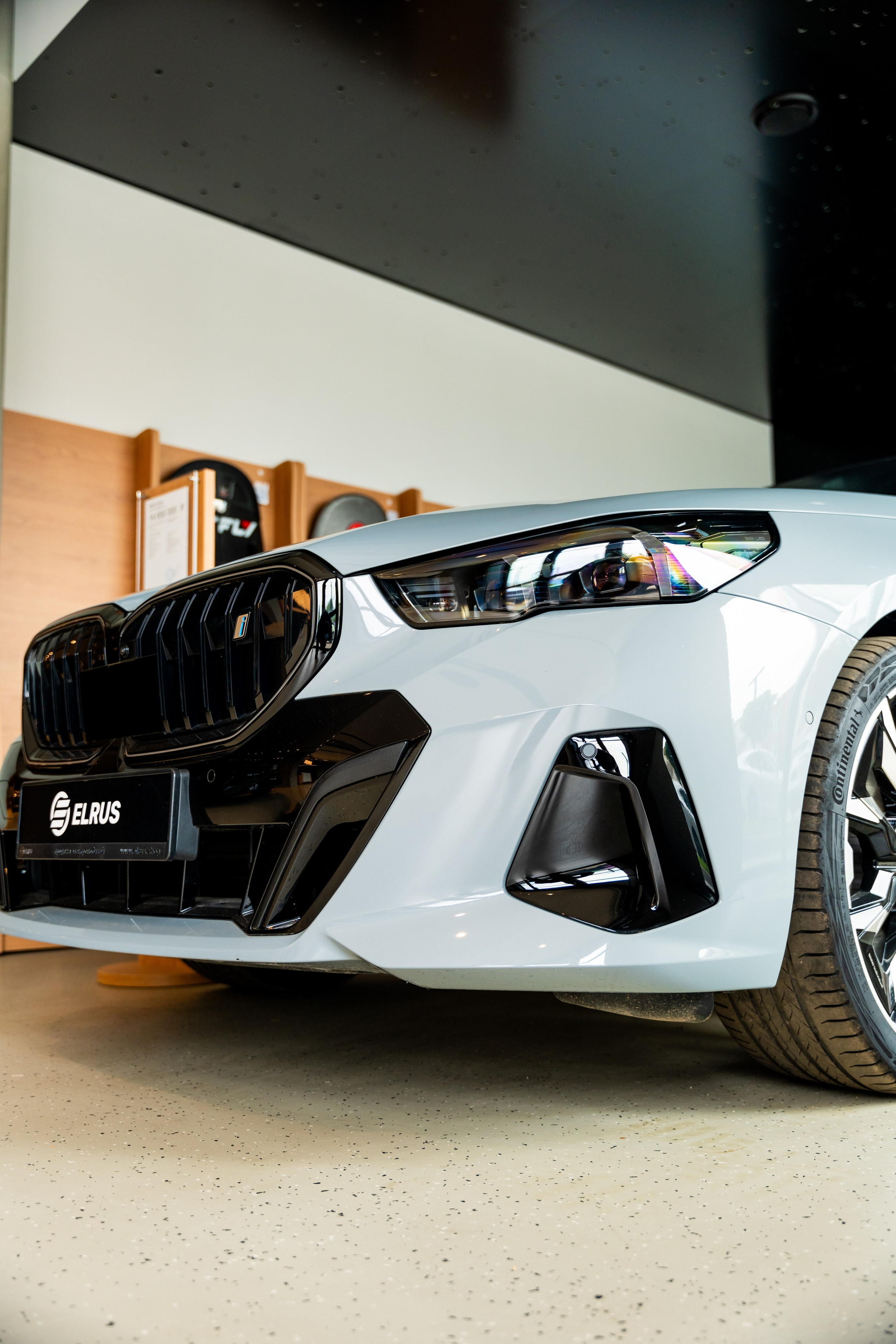 Интерьерная фотосъемка автосалона Elrus в Краснодаре. Zeekr, LiXiang Профессиональная фотосъемка интерьера премиум-автосалона в Краснодаре. Шедевры для Вас! Фотограф и Видеограф в Краснодаре Пахиев Руслан