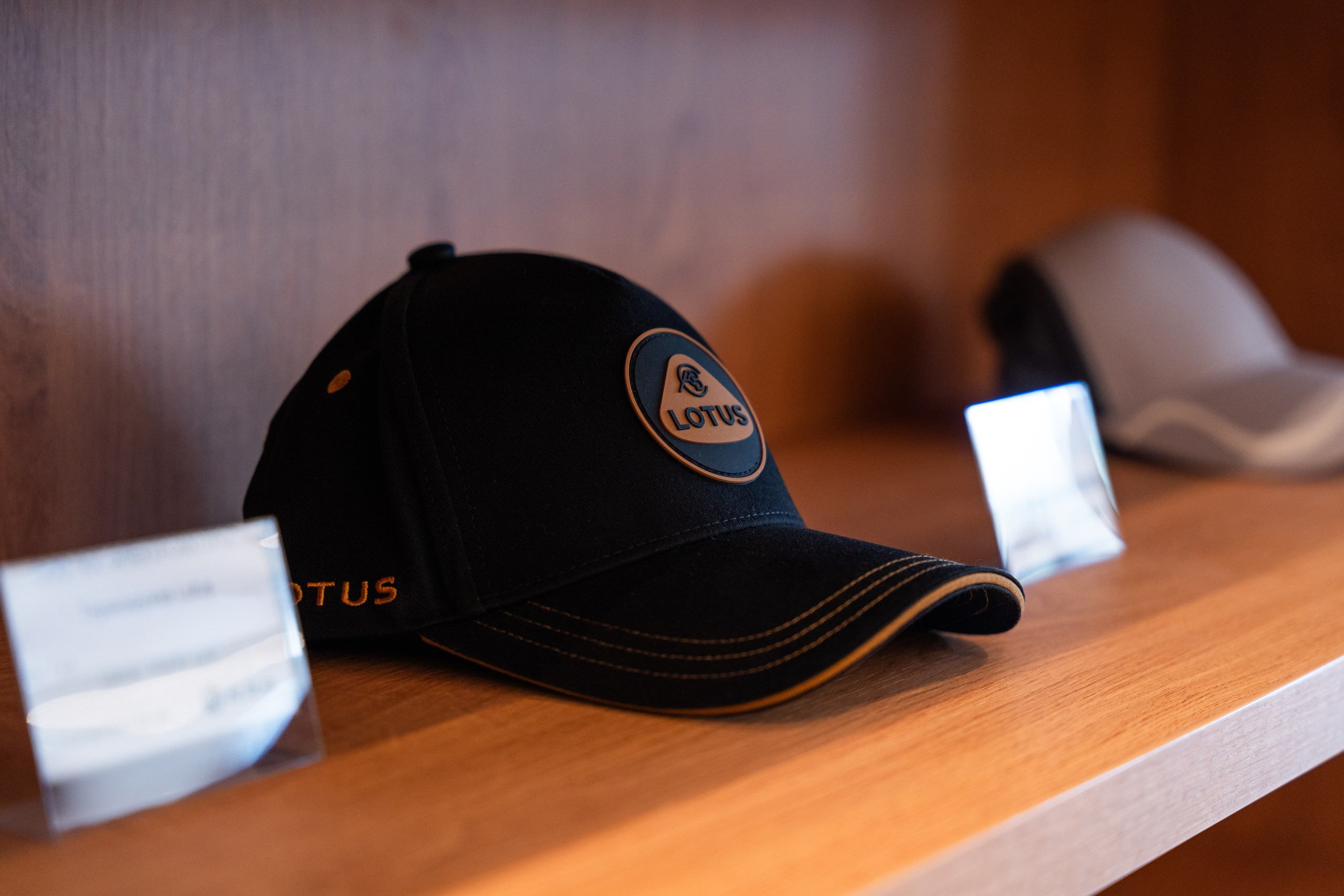 Интерьерная фотосъемка автосалона Elrus в Краснодаре. Zeekr, LiXiang Профессиональная фотосъемка интерьера премиум-автосалона в Краснодаре. Шедевры для Вас! Фотограф и Видеограф в Краснодаре Пахиев Руслан