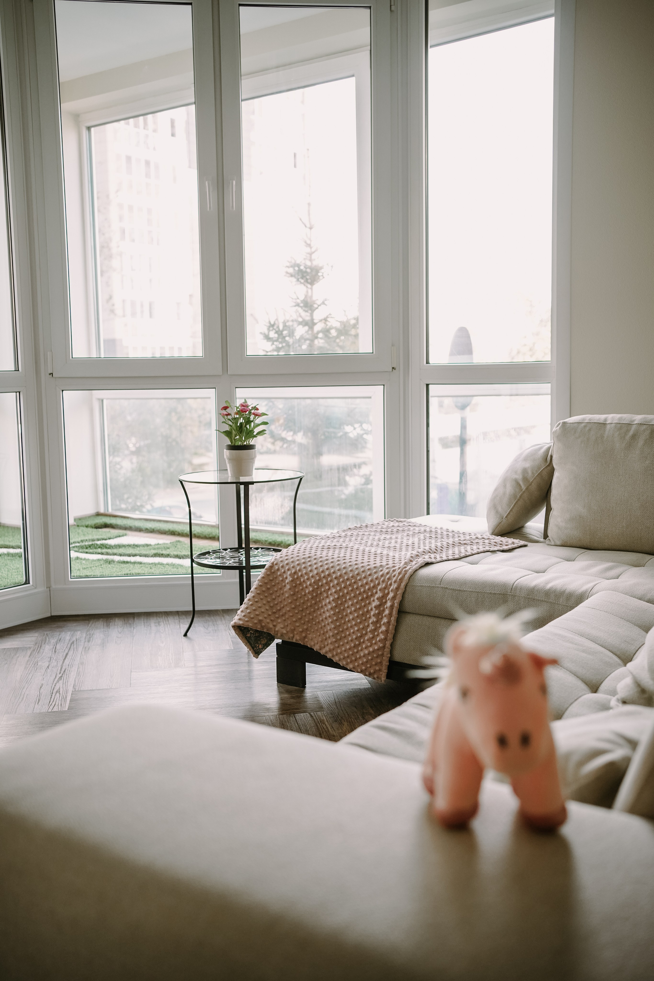 Карина, Андрей, Эмили. Главная