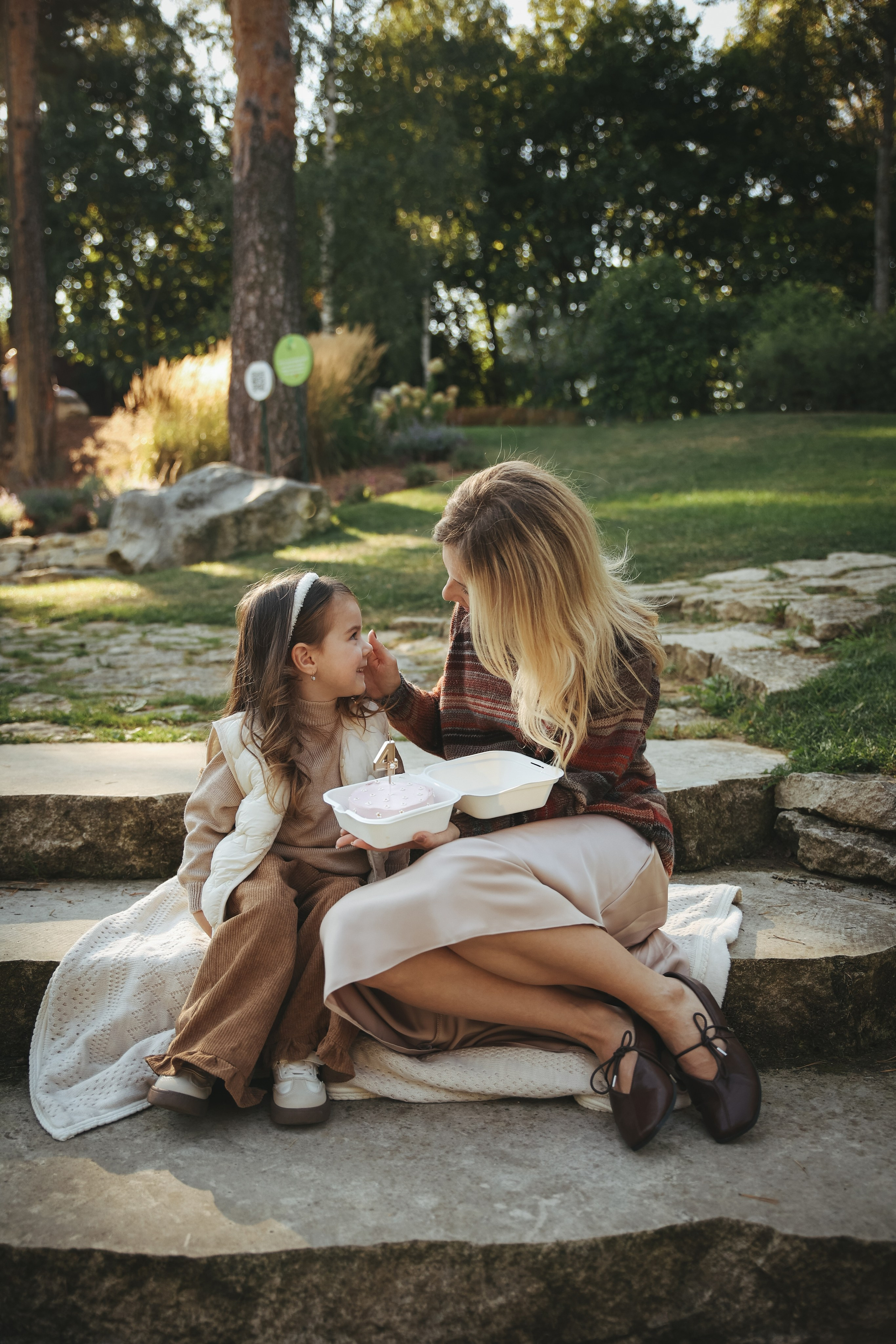 Семейная фотосессия фотосессия на день рождения мама и дочка. Фотограф Владимир Москва