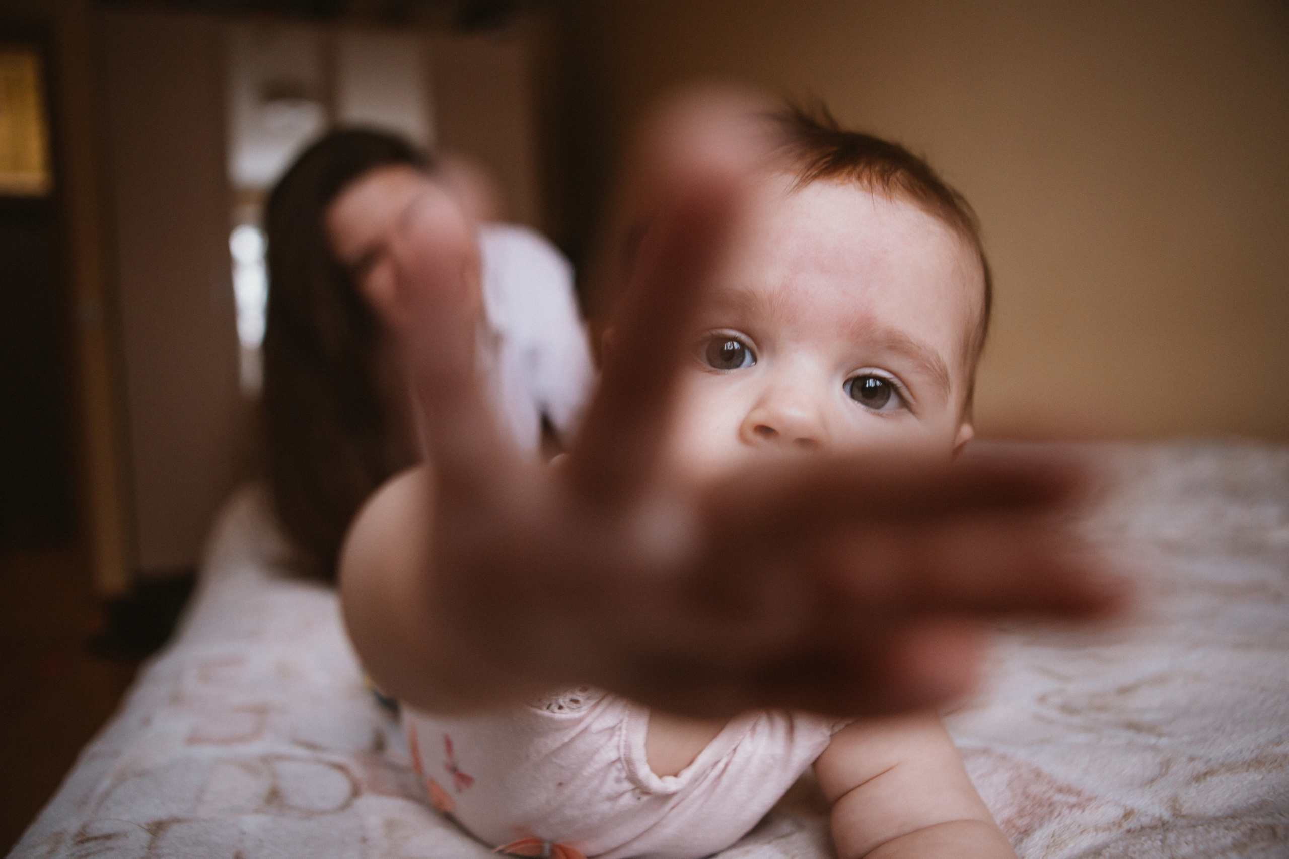 Настя и Ульяна. Домашняя фотосессия мамы и дочки. Семейный фотограф в Калининграде Анастасия Юрина