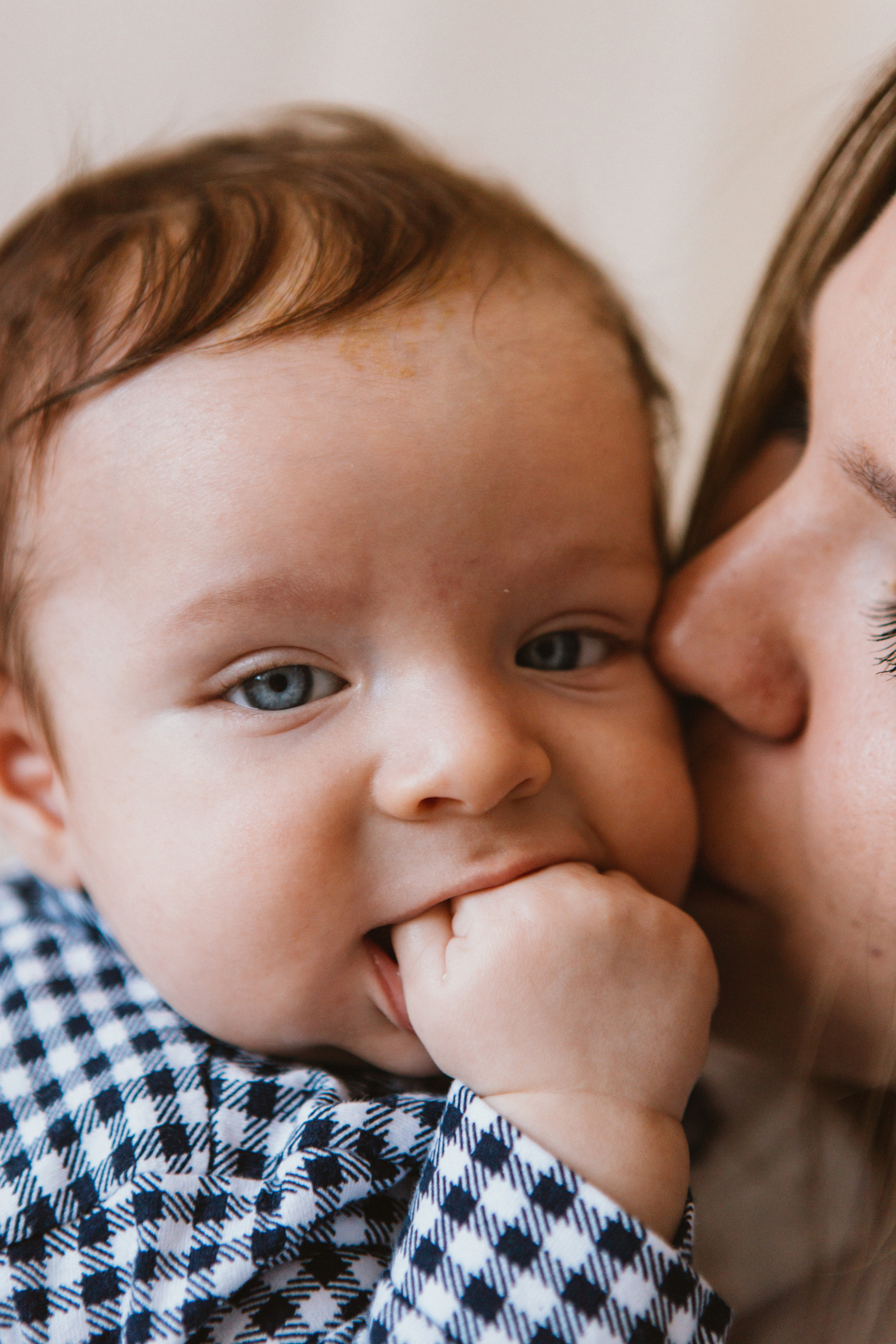 Лена, Карине и Арен. Семейная фотосессия в студии. Семейный фотограф в Калининграде Анастасия Юрина