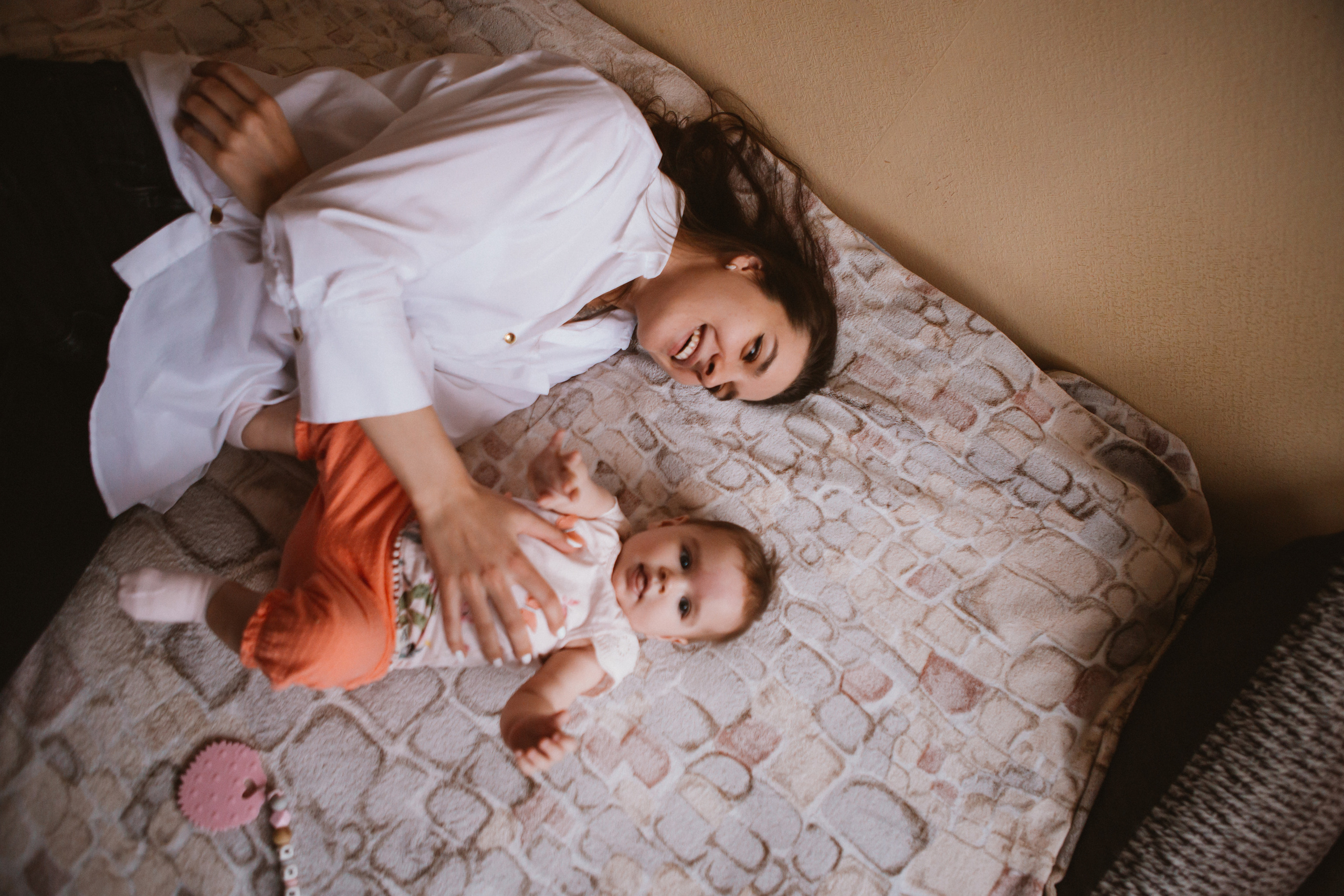 Настя и Ульяна. Домашняя фотосессия мамы и дочки. Семейный фотограф в Калининграде Анастасия Юрина