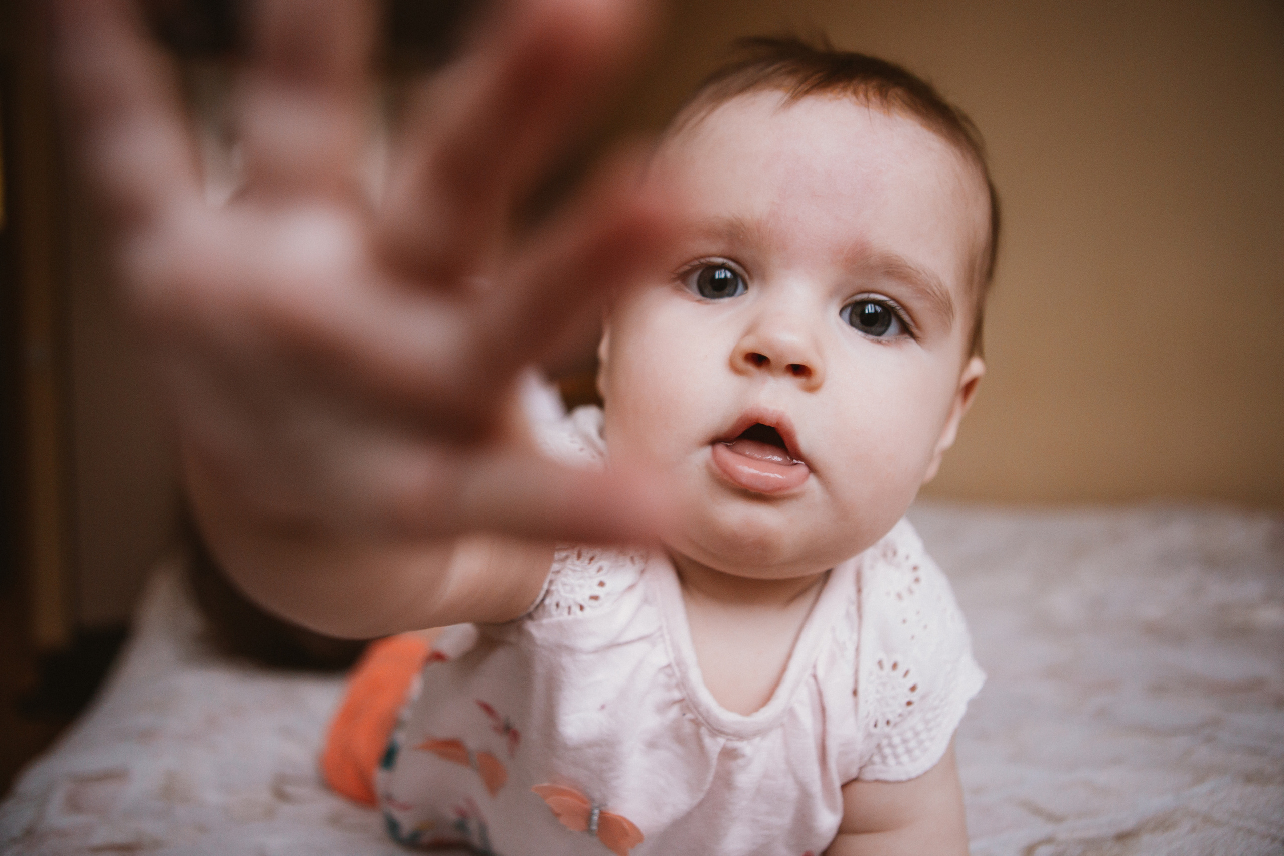 Настя и Ульяна. Домашняя фотосессия мамы и дочки. Семейный фотограф в Калининграде Анастасия Юрина