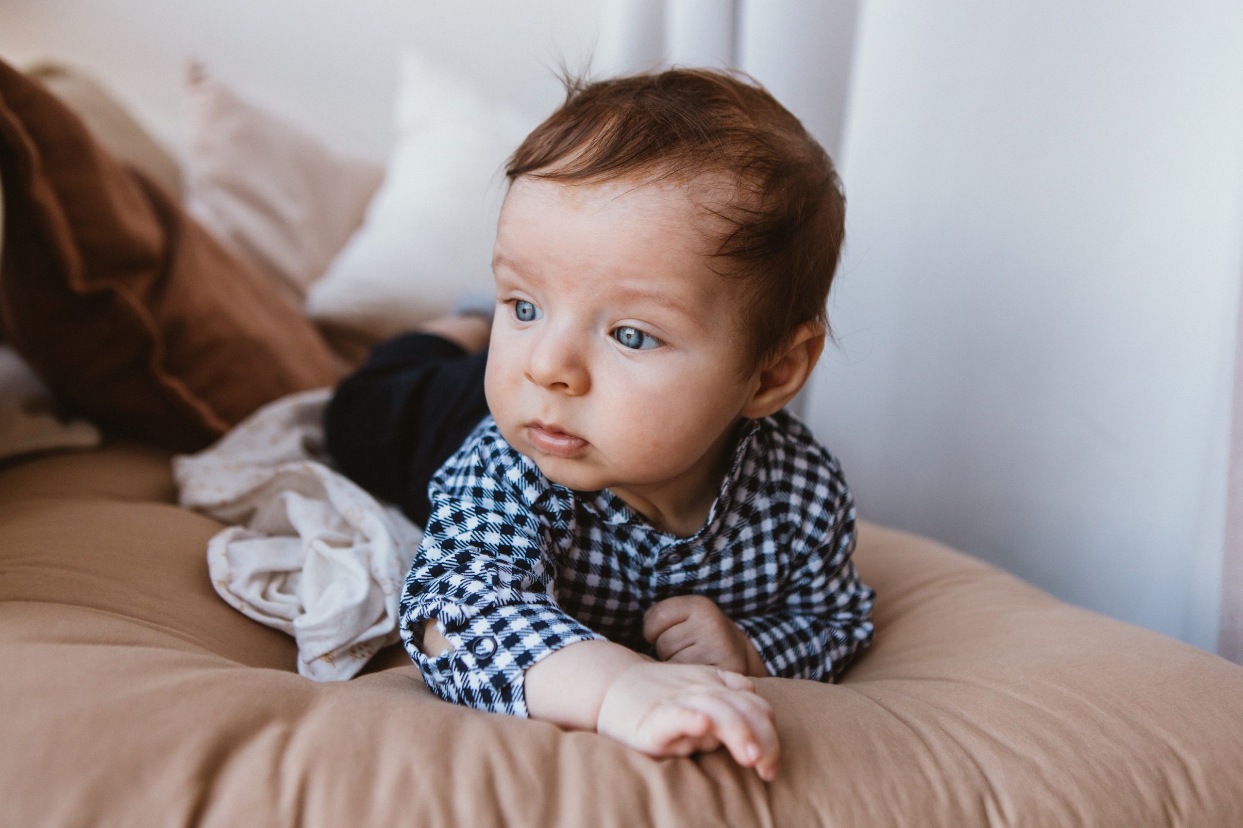 Лена, Карине и Арен. Семейная фотосессия в студии. Семейный фотограф в Калининграде Анастасия Юрина