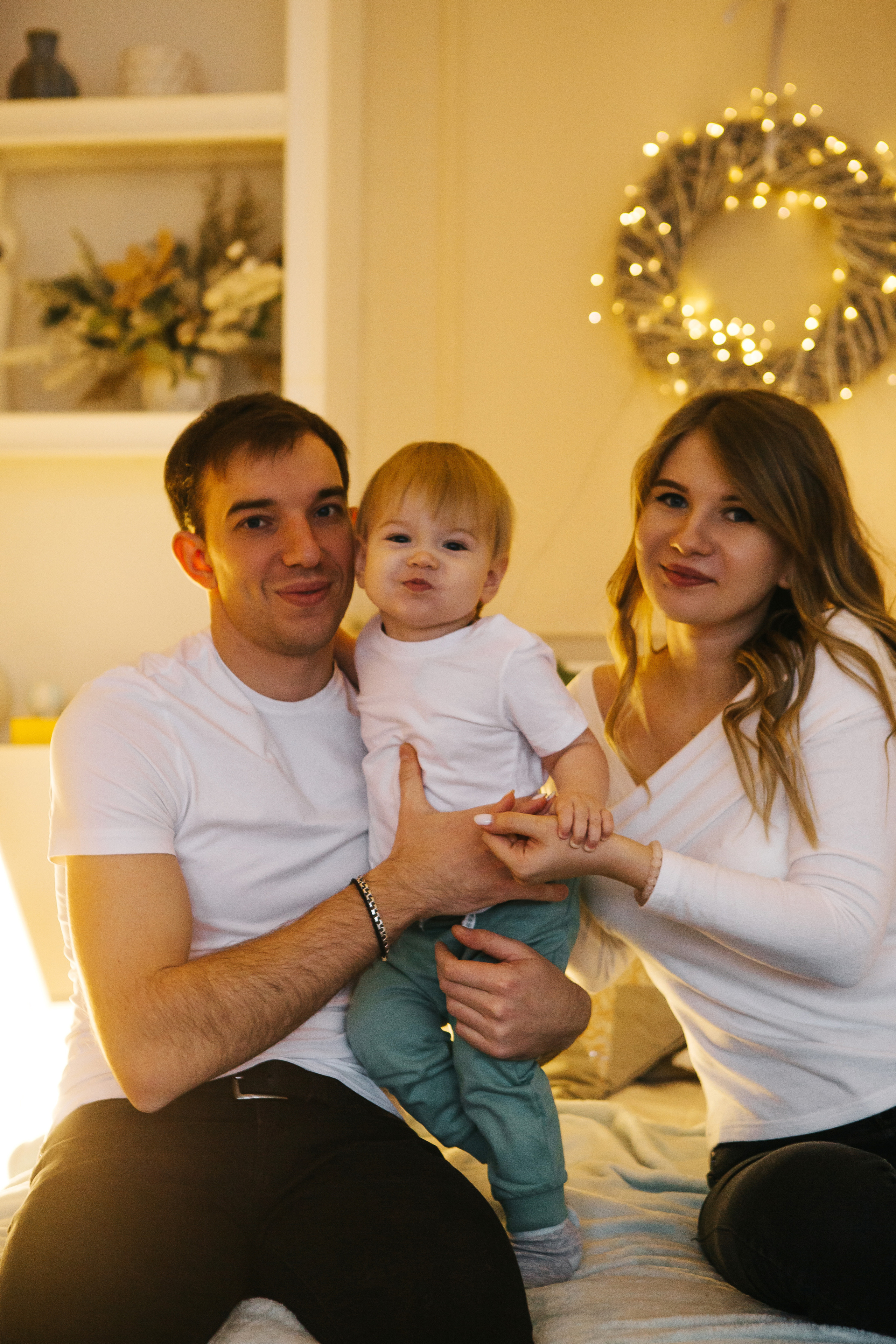 Женя, Милена и Артемий. Новогодняя фотосессия в студии. Семейный фотограф в Калининграде Анастасия Юрина