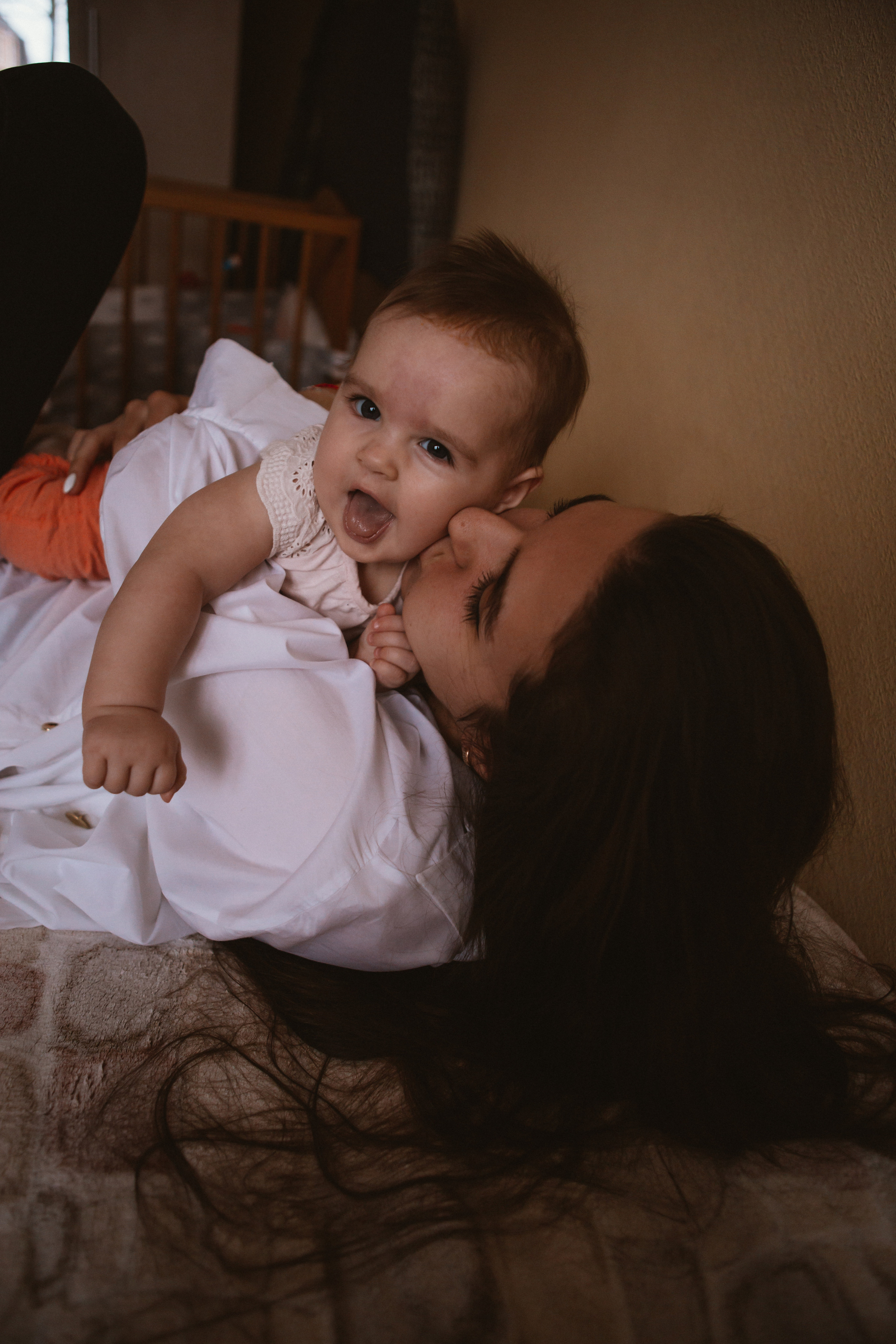 Настя и Ульяна. Домашняя фотосессия мамы и дочки. Семейный фотограф в Калининграде Анастасия Юрина