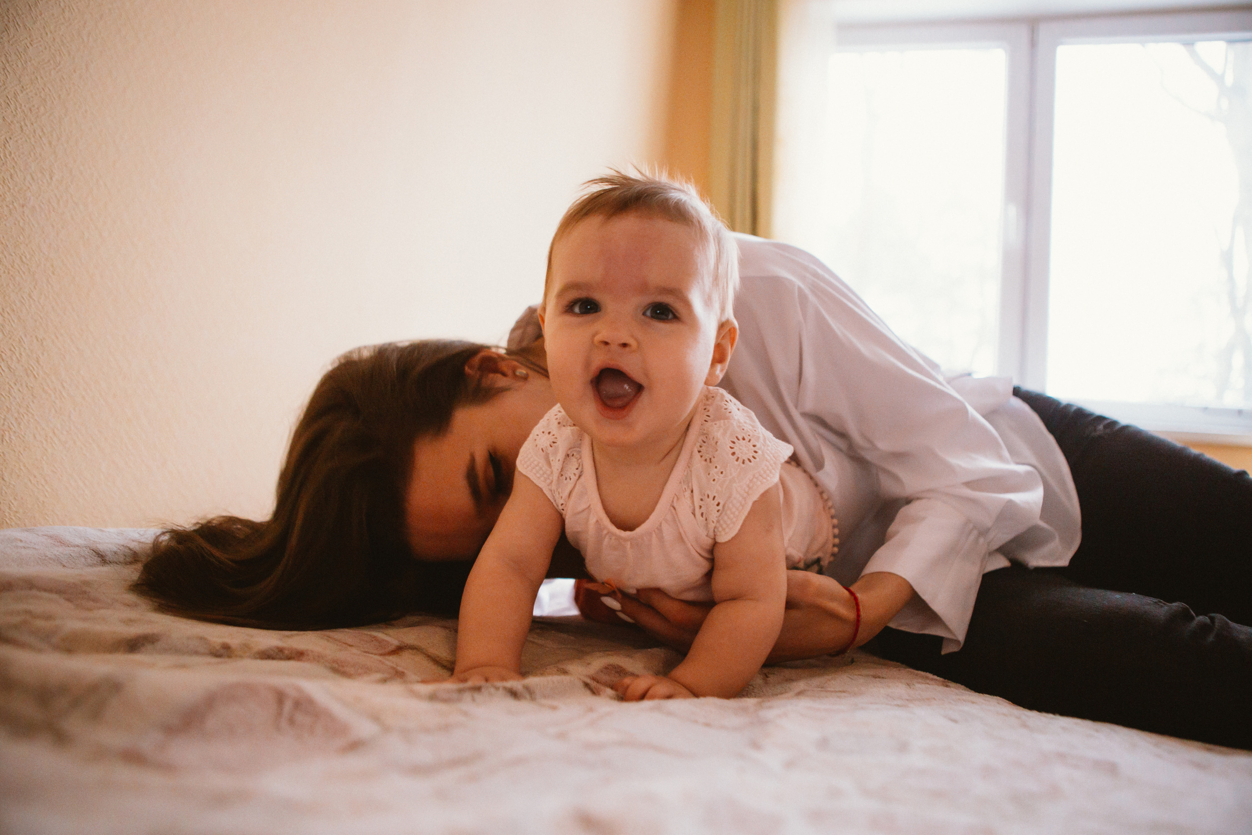 Настя и Ульяна. Домашняя фотосессия мамы и дочки. Семейный фотограф в Калининграде Анастасия Юрина