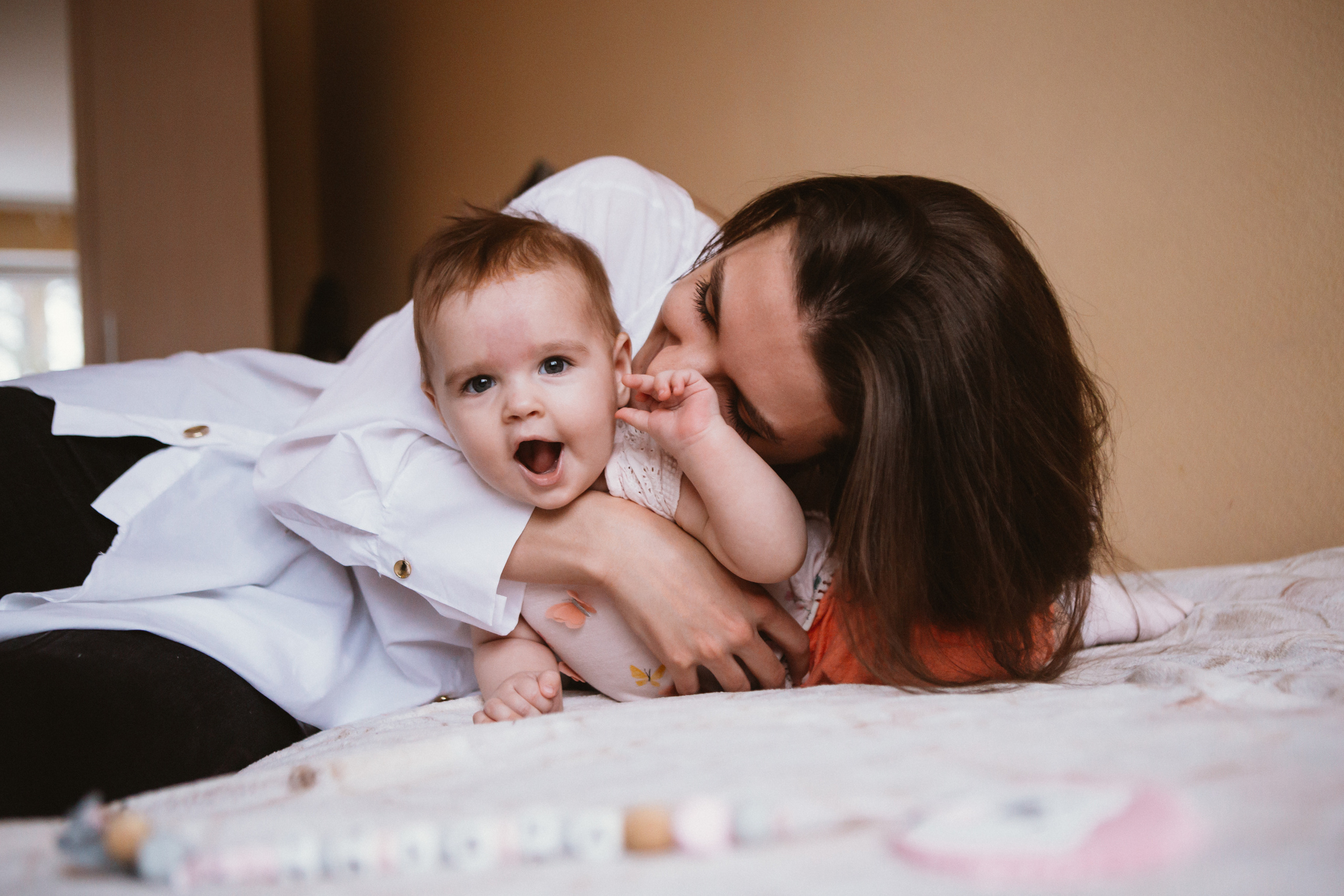 Настя и Ульяна. Домашняя фотосессия мамы и дочки. Семейный фотограф в Калининграде Анастасия Юрина