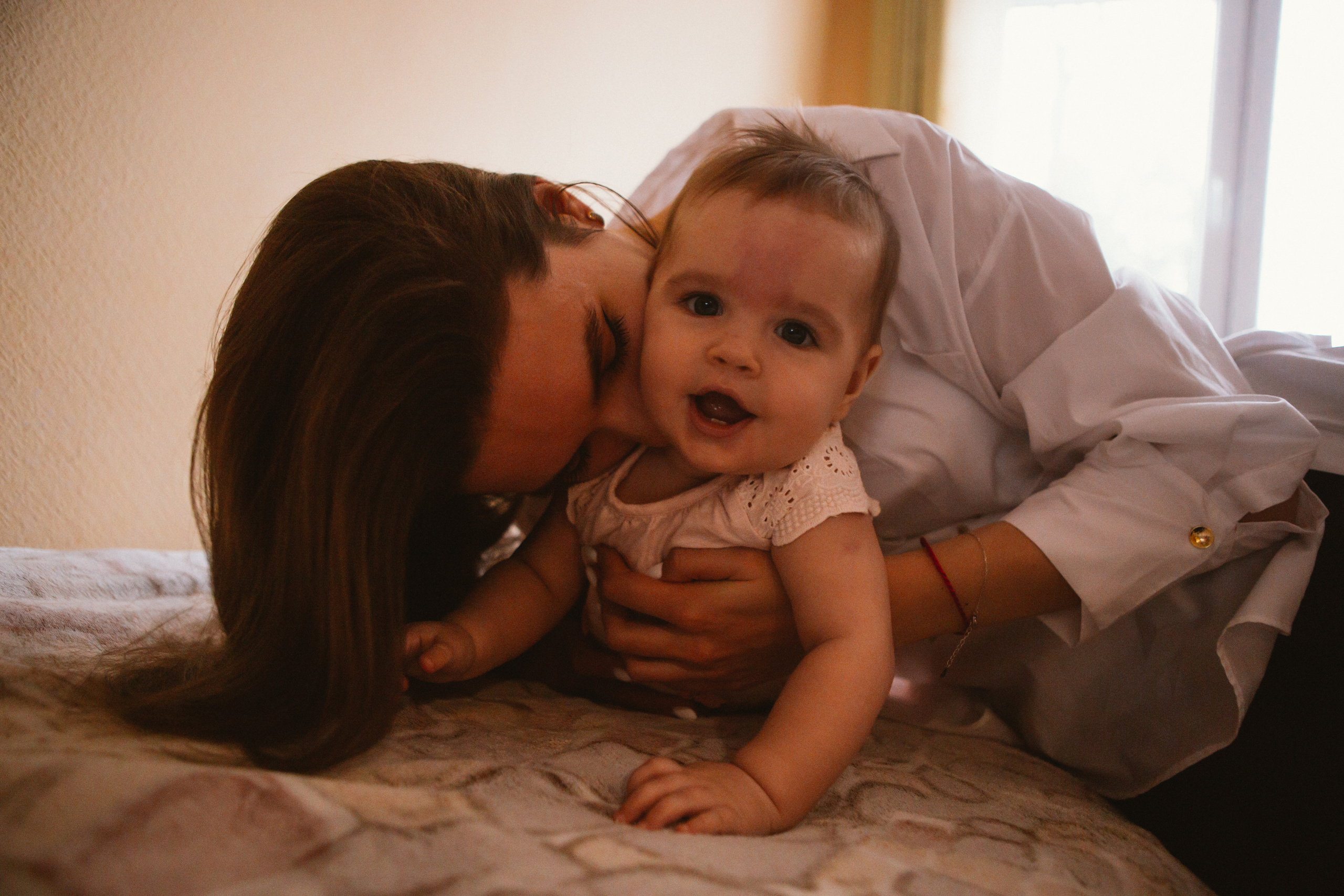 Настя и Ульяна. Домашняя фотосессия мамы и дочки. Семейный фотограф в Калининграде Анастасия Юрина