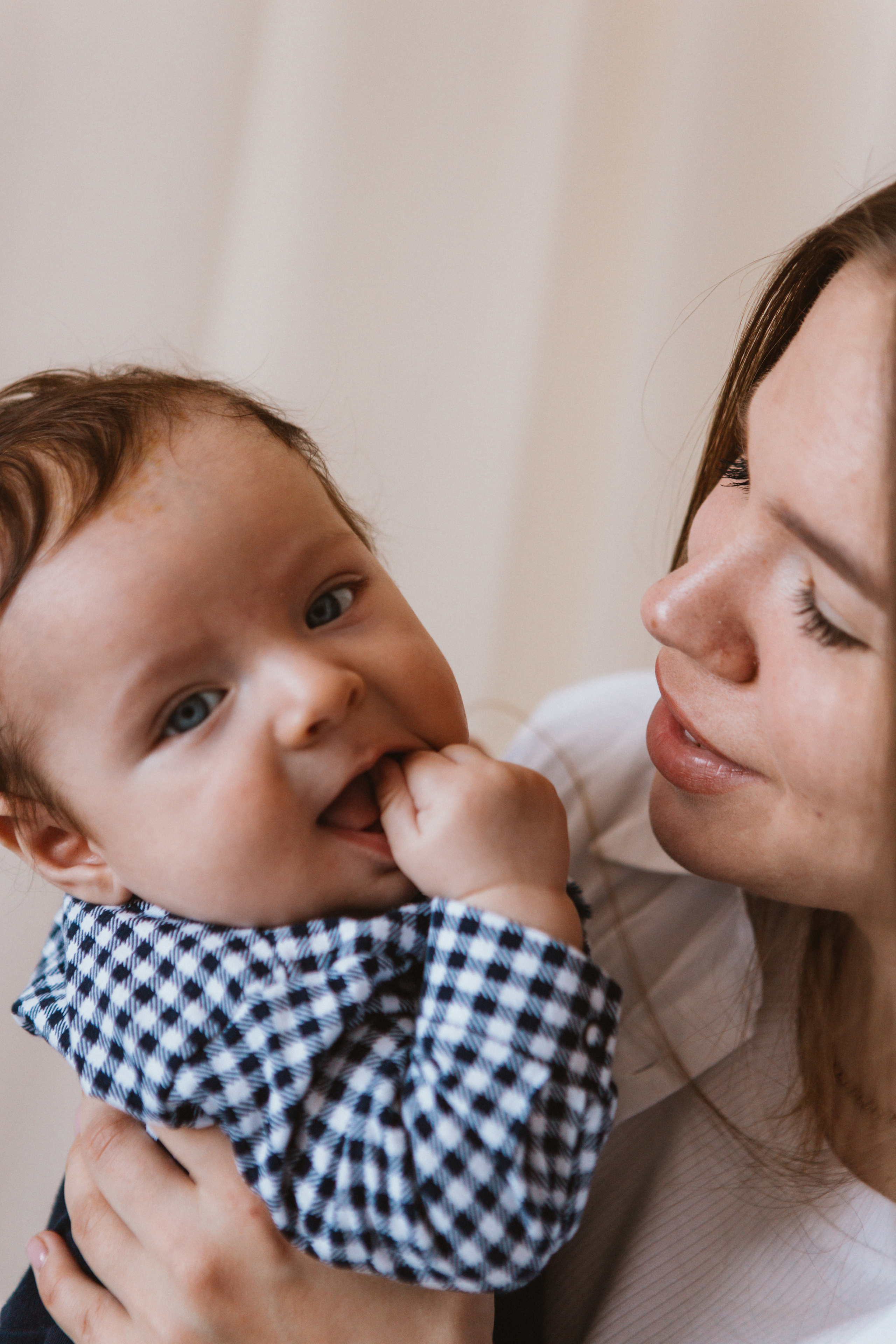 Лена, Карине и Арен. Семейная фотосессия в студии. Семейный фотограф в Калининграде Анастасия Юрина