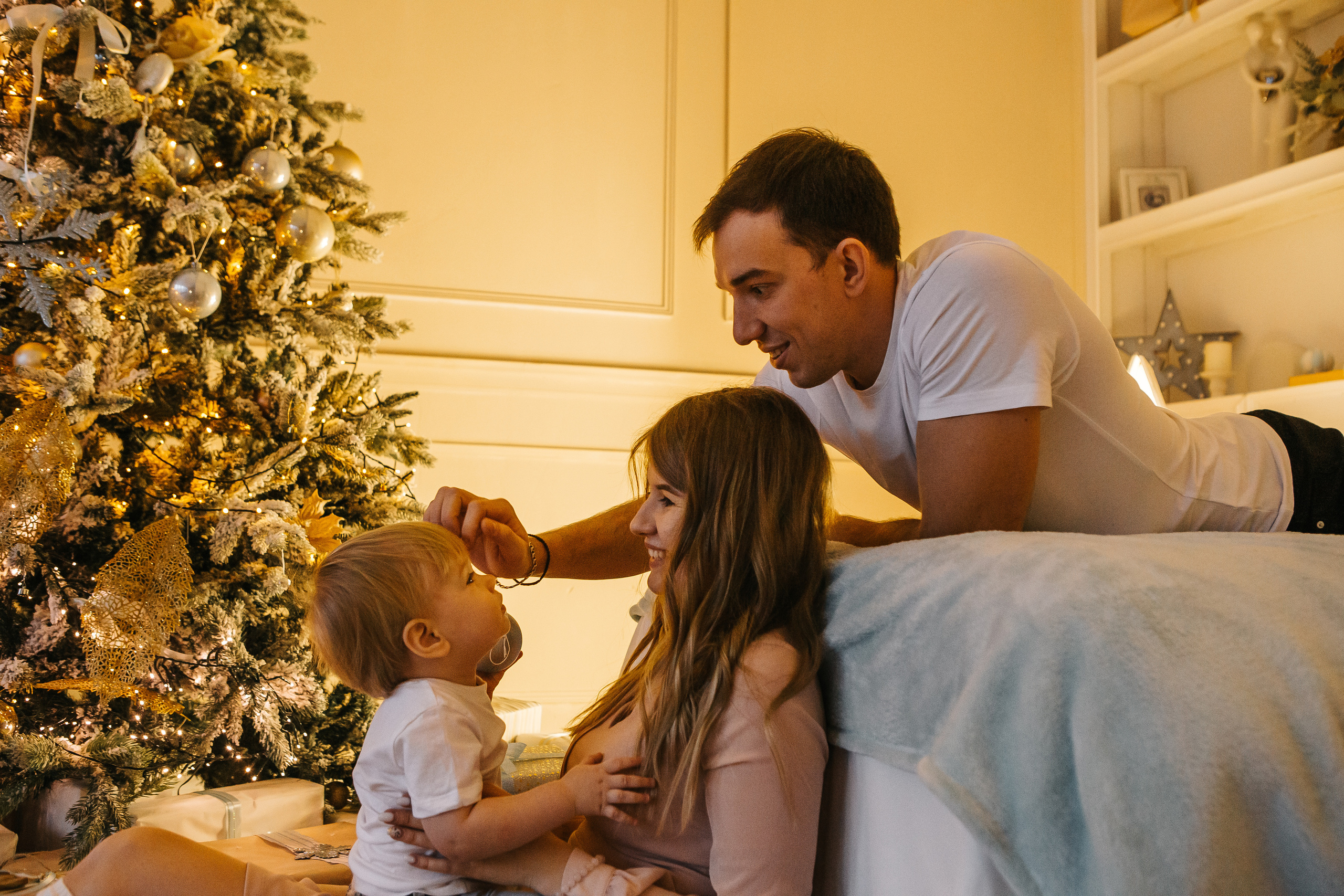 Женя, Милена и Артемий. Новогодняя фотосессия в студии. Семейный фотограф в Калининграде Анастасия Юрина