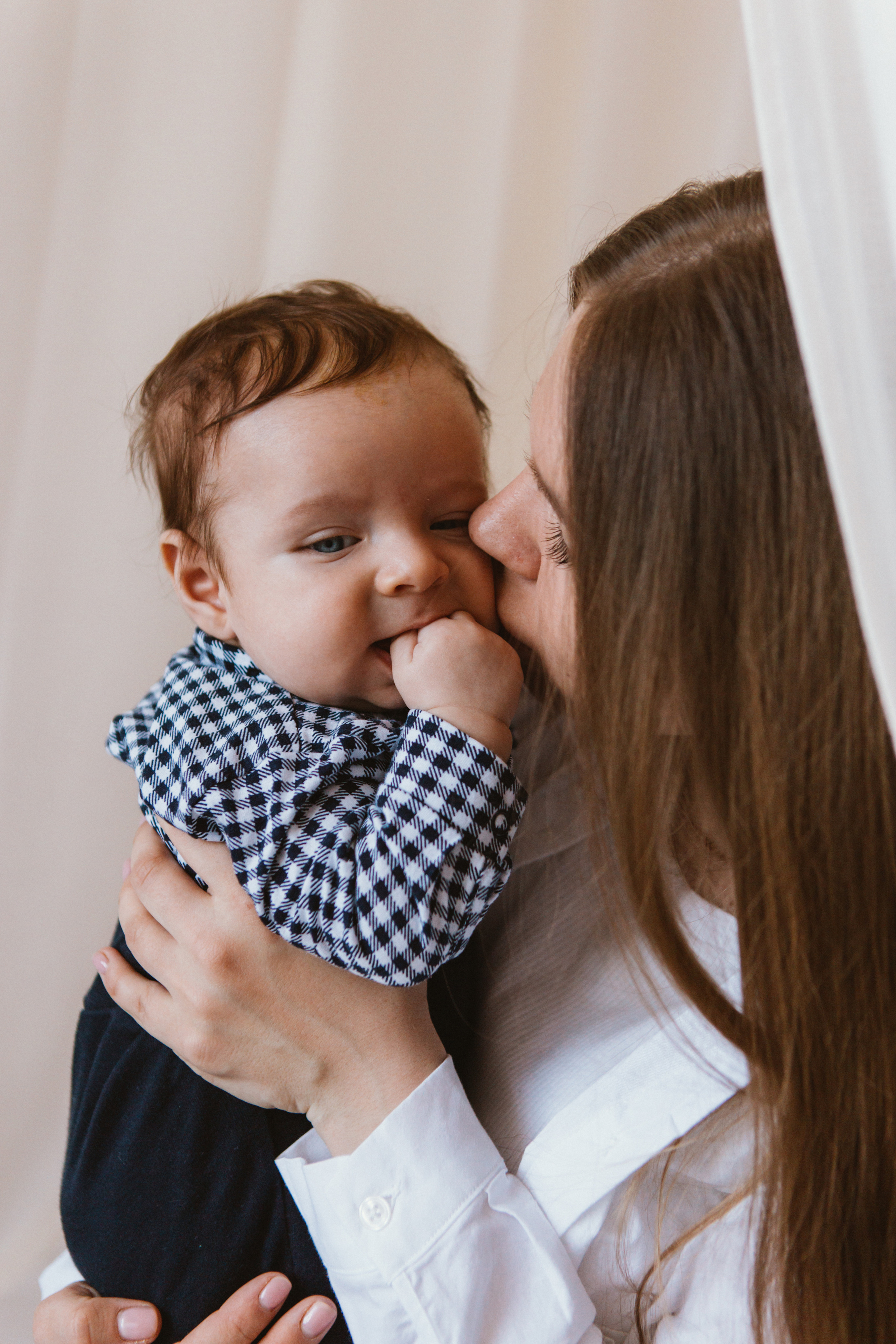 Лена, Карине и Арен. Семейная фотосессия в студии. Семейный фотограф в Калининграде Анастасия Юрина