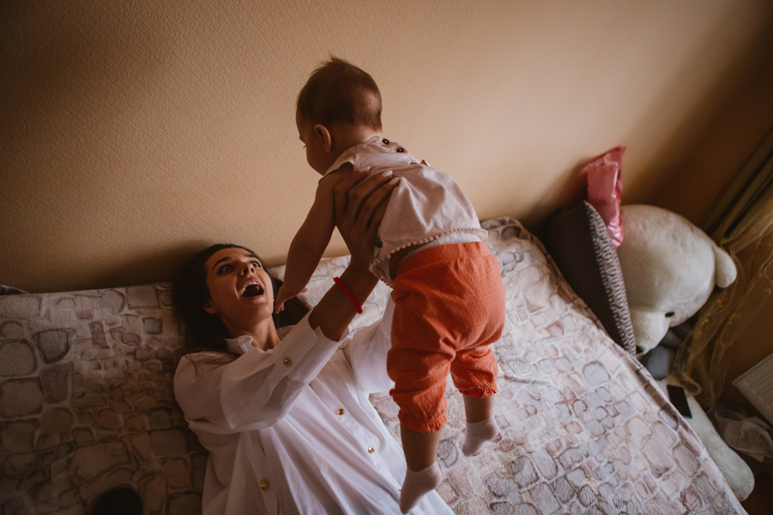 Настя и Ульяна. Домашняя фотосессия мамы и дочки. Семейный фотограф в Калининграде Анастасия Юрина