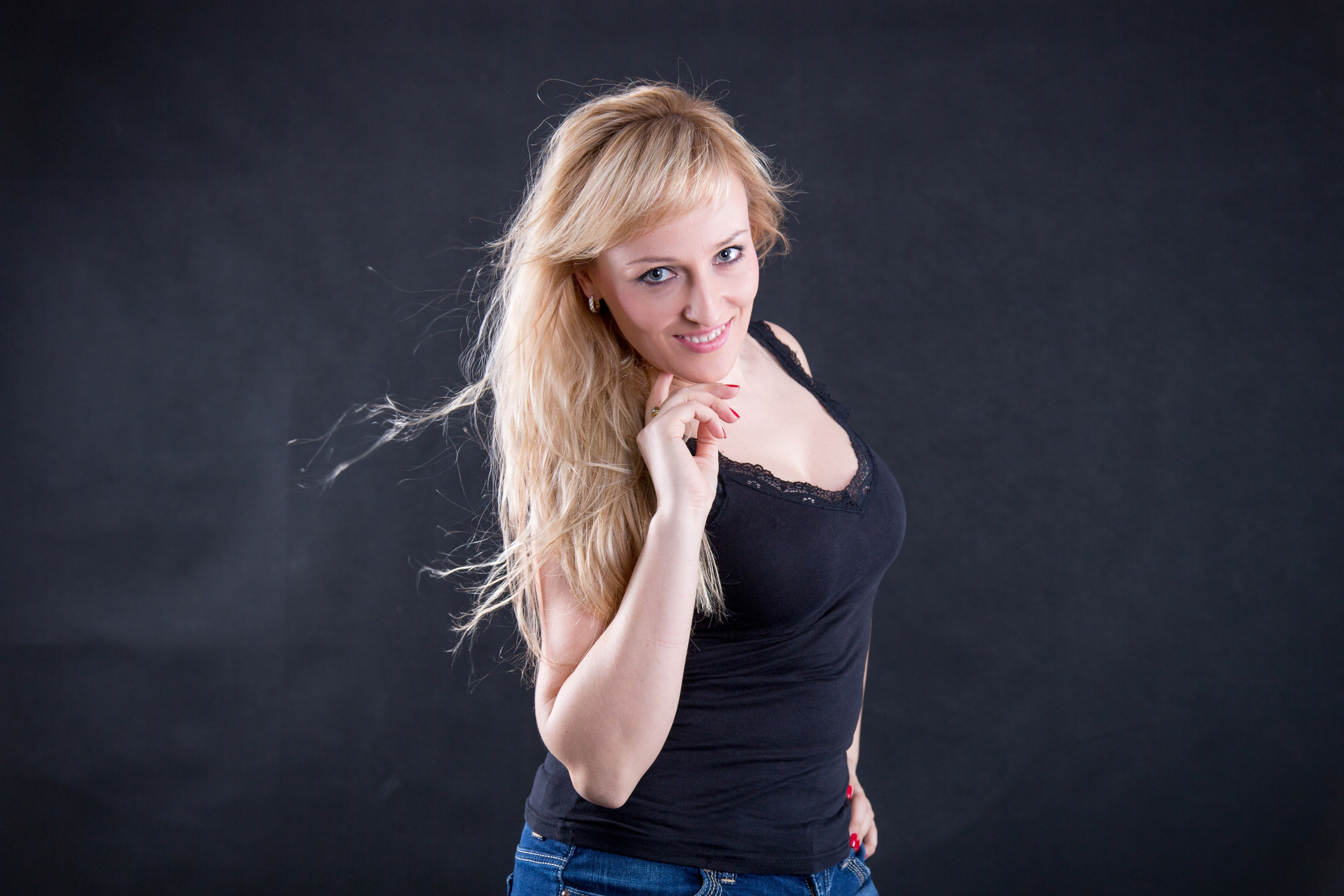 Съемка в студии красивой девушки в Воронеже. Свадебный и семейный фотограф в Воронеже Андрей Валин