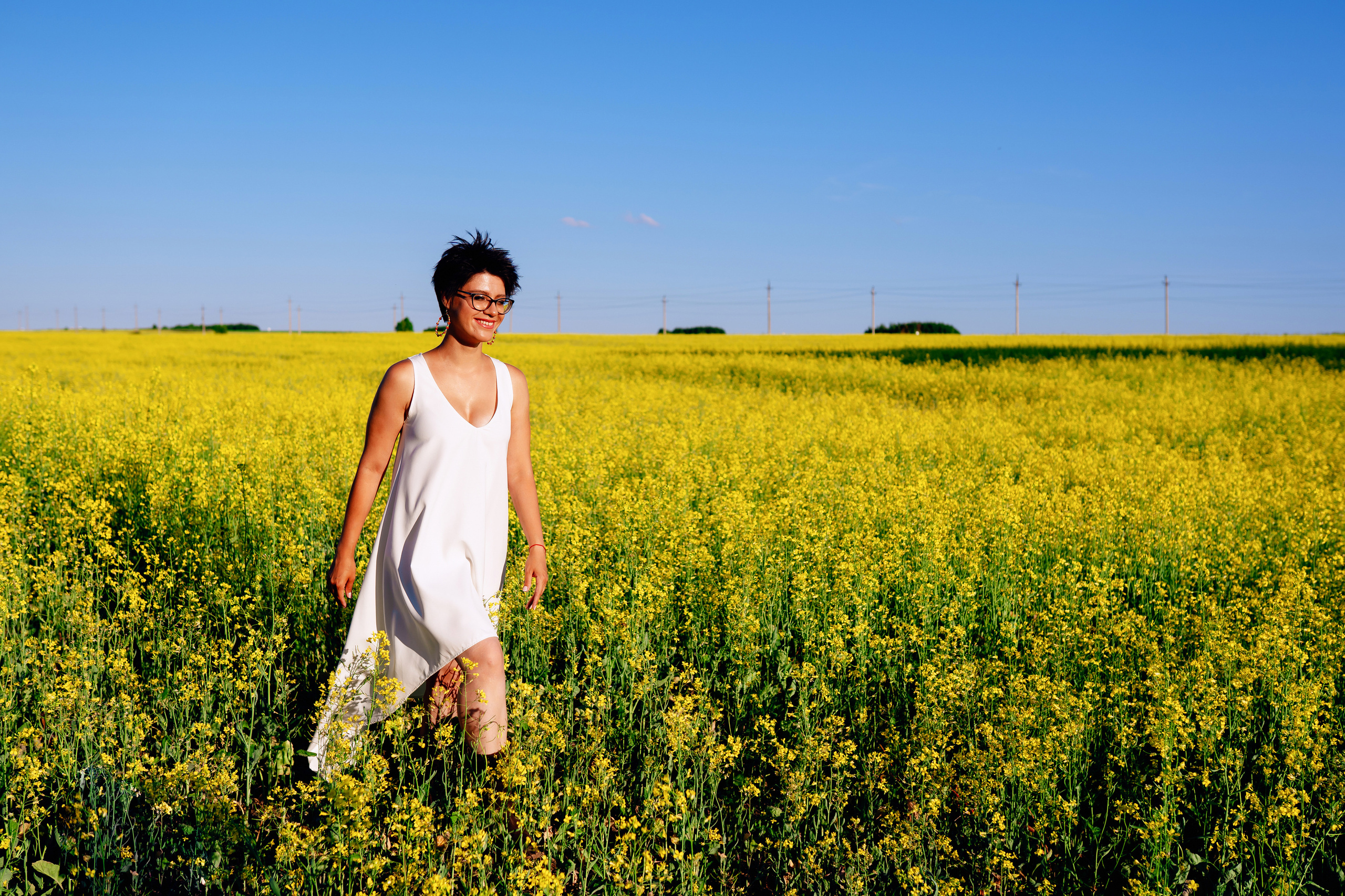 Фотосессия двух подруг в поле. Фотограф Ким Наталья в Красноярске