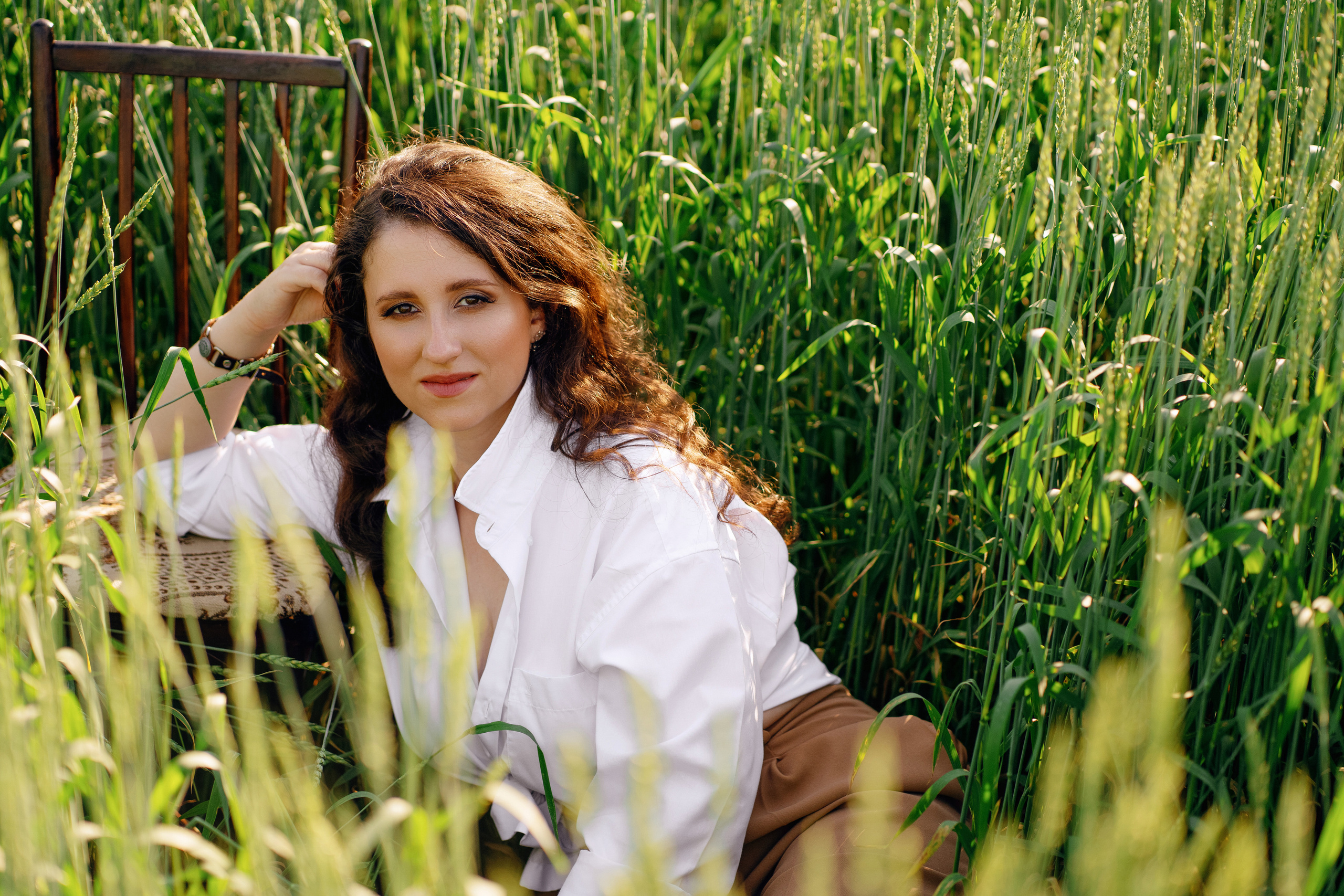 Фотосессия двух подруг в поле. Фотограф Ким Наталья в Красноярске