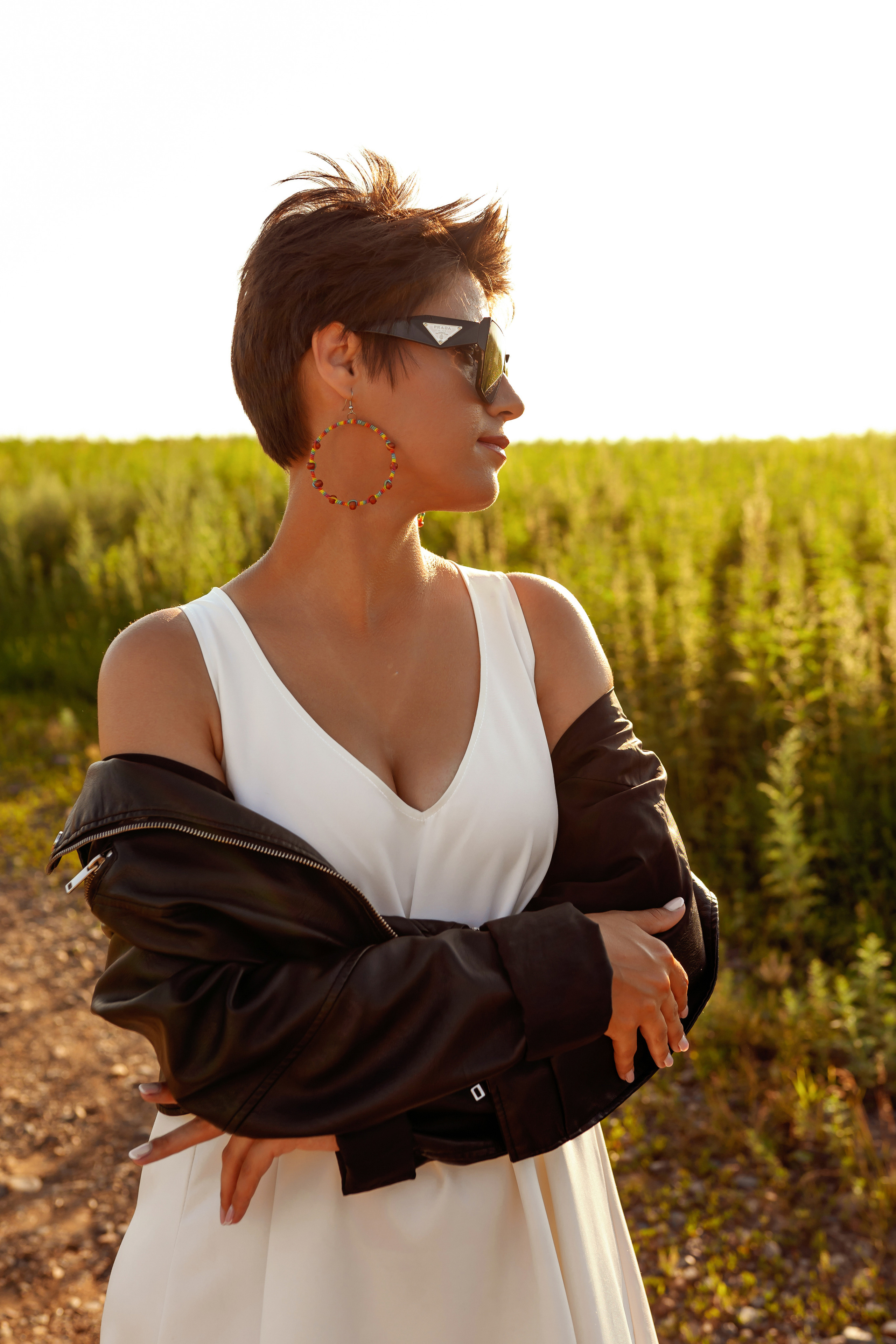 Фотосессия двух подруг в поле. Фотограф Ким Наталья в Красноярске