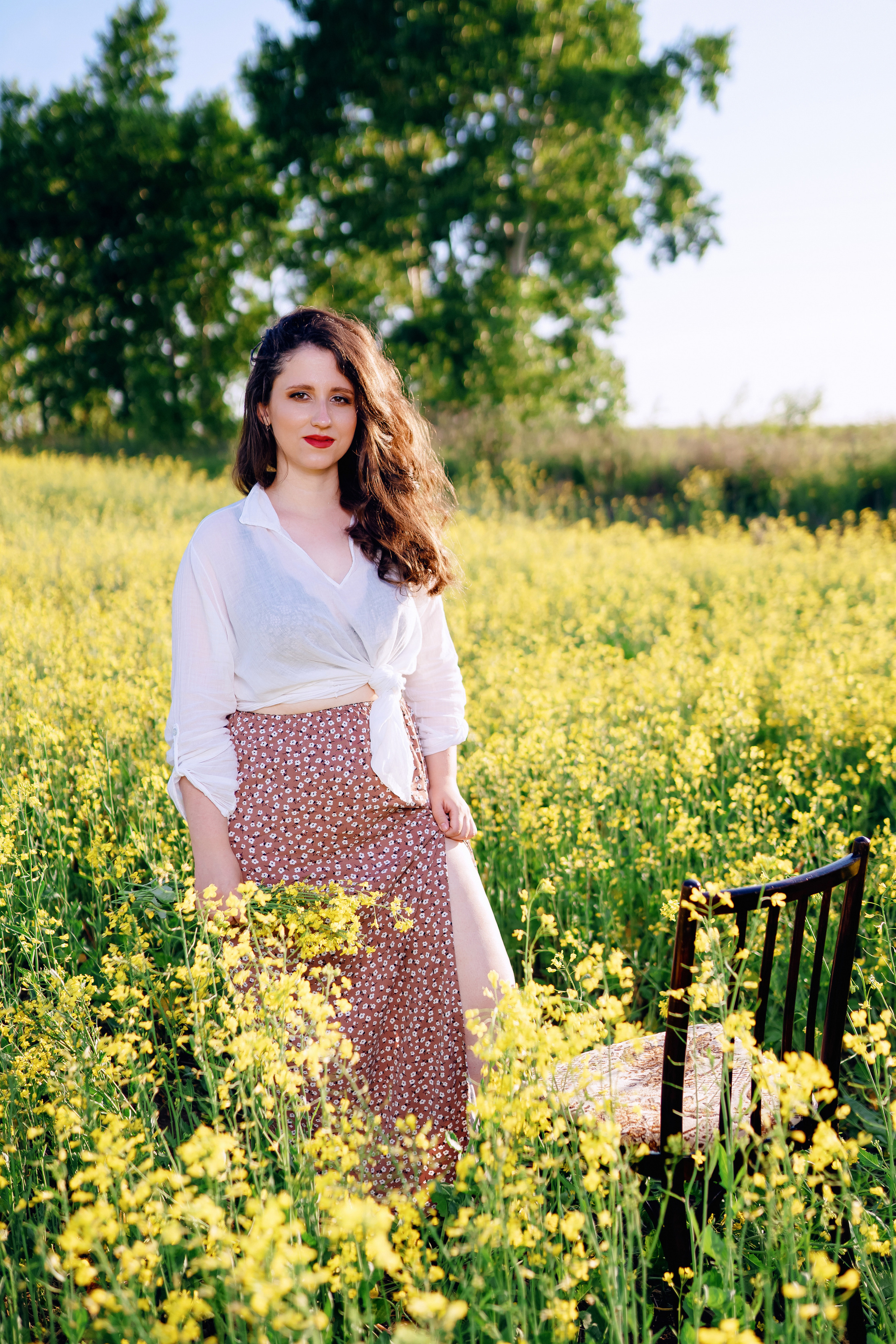Фотосессия двух подруг в поле. Фотограф Ким Наталья в Красноярске