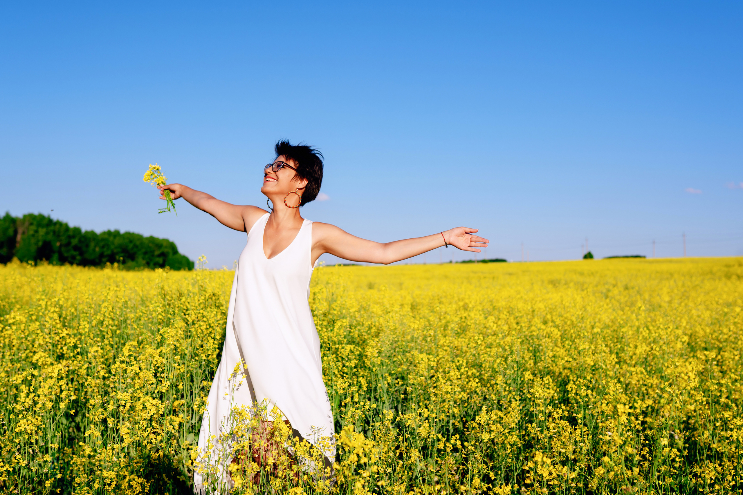 Фотосессия двух подруг в поле. Фотограф Ким Наталья в Красноярске