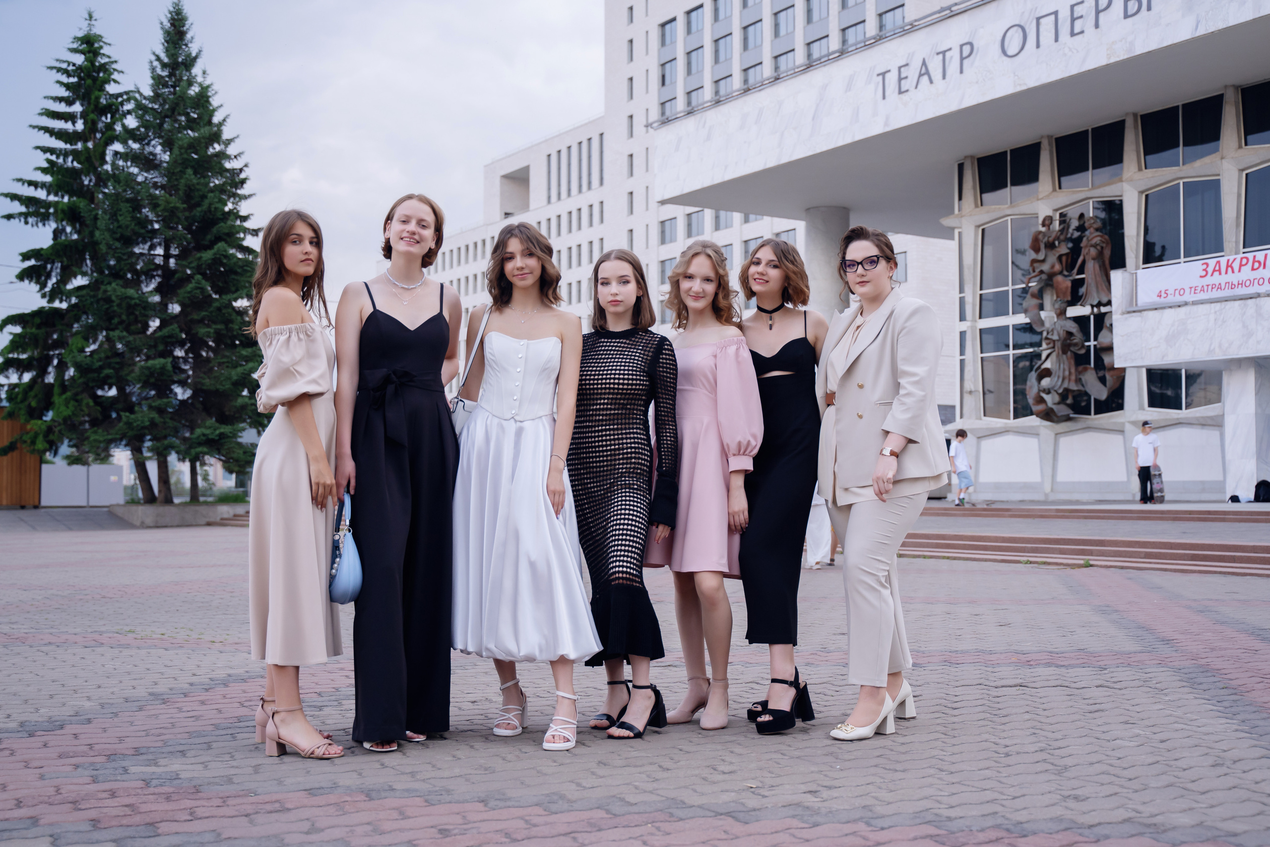 Фотопрогулка для выпускников. Фотограф Ким Наталья в Красноярске