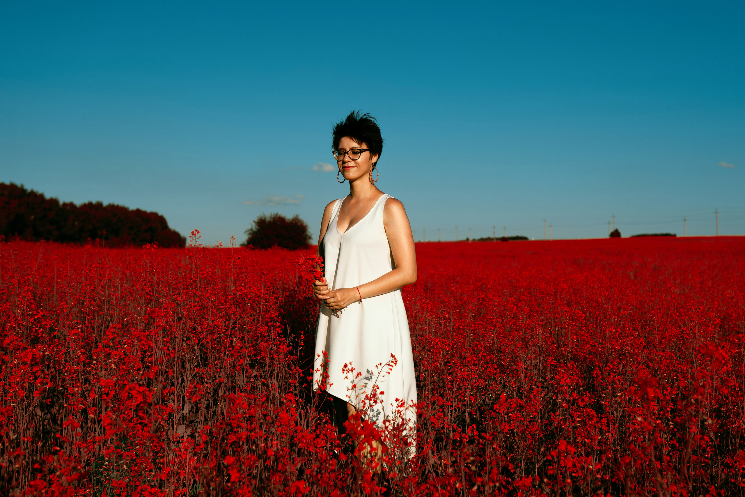 Фотосессия двух подруг в поле. Фотограф Ким Наталья в Красноярске