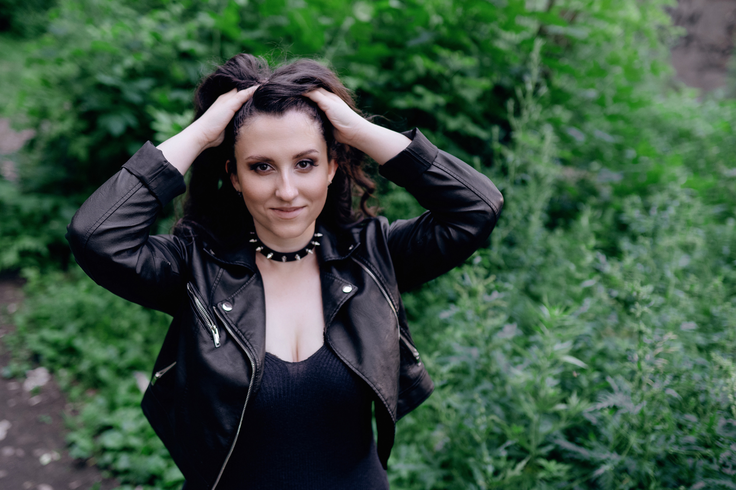 Фотосессия двух подруг в поле. Фотограф Ким Наталья в Красноярске