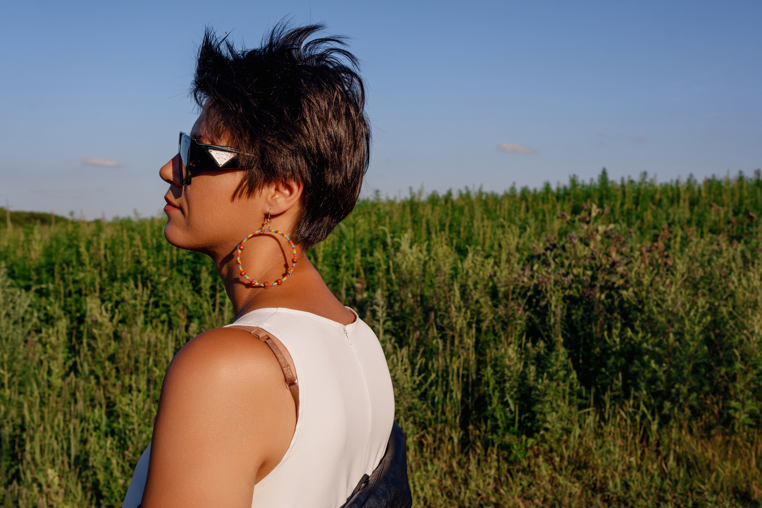 Фотосессия двух подруг в поле. Фотограф Ким Наталья в Красноярске