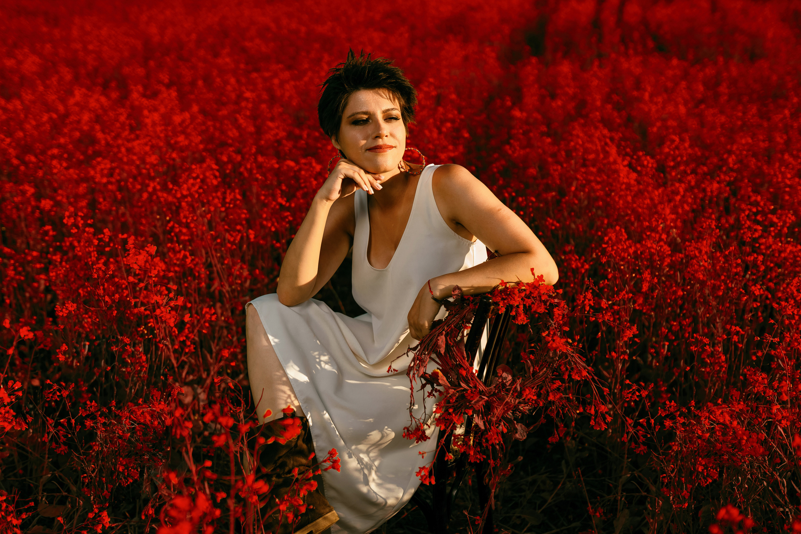 Фотосессия двух подруг в поле. Фотограф Ким Наталья в Красноярске