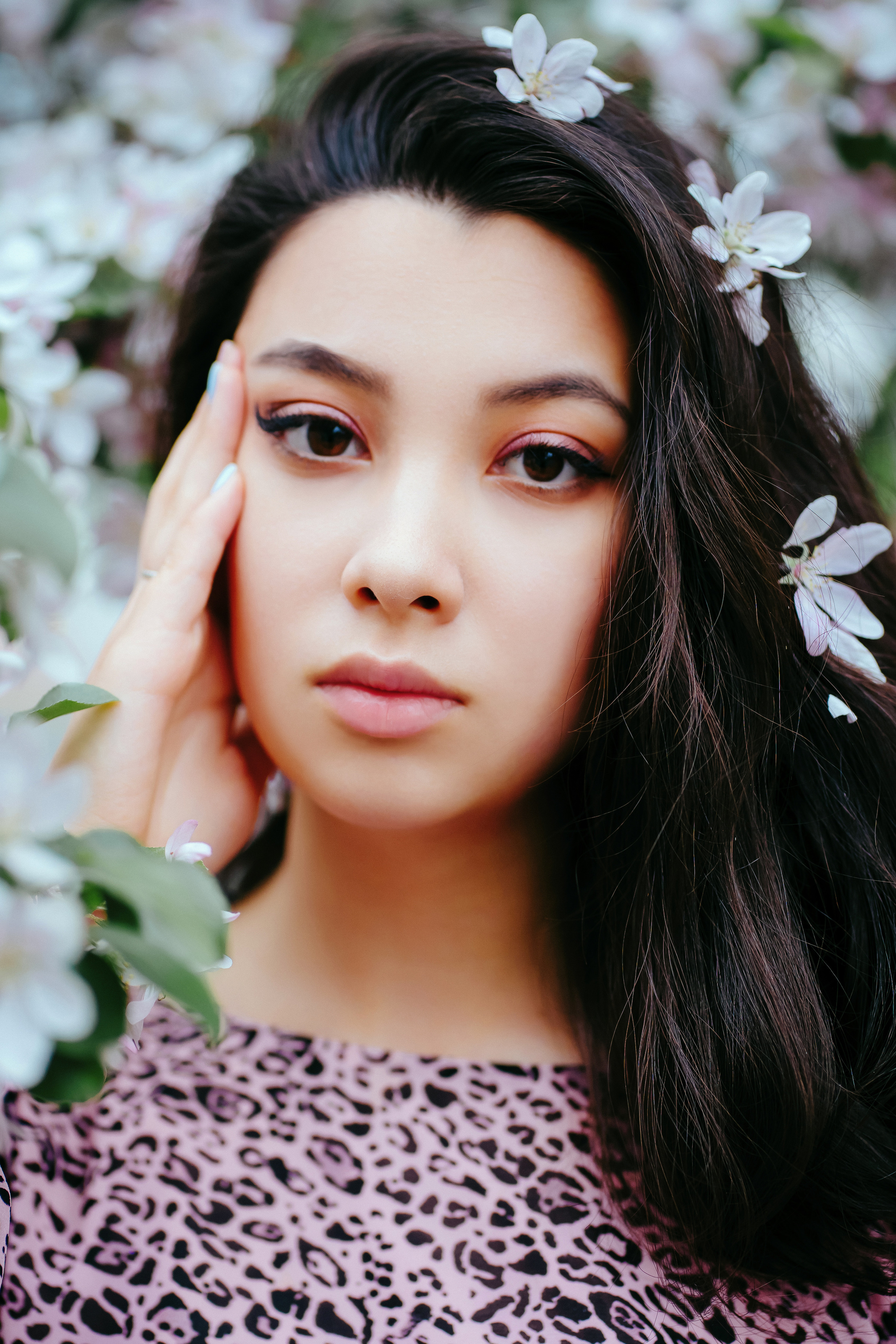 Фотосессия в цветущем саду. Фотограф Ким Наталья в Красноярске