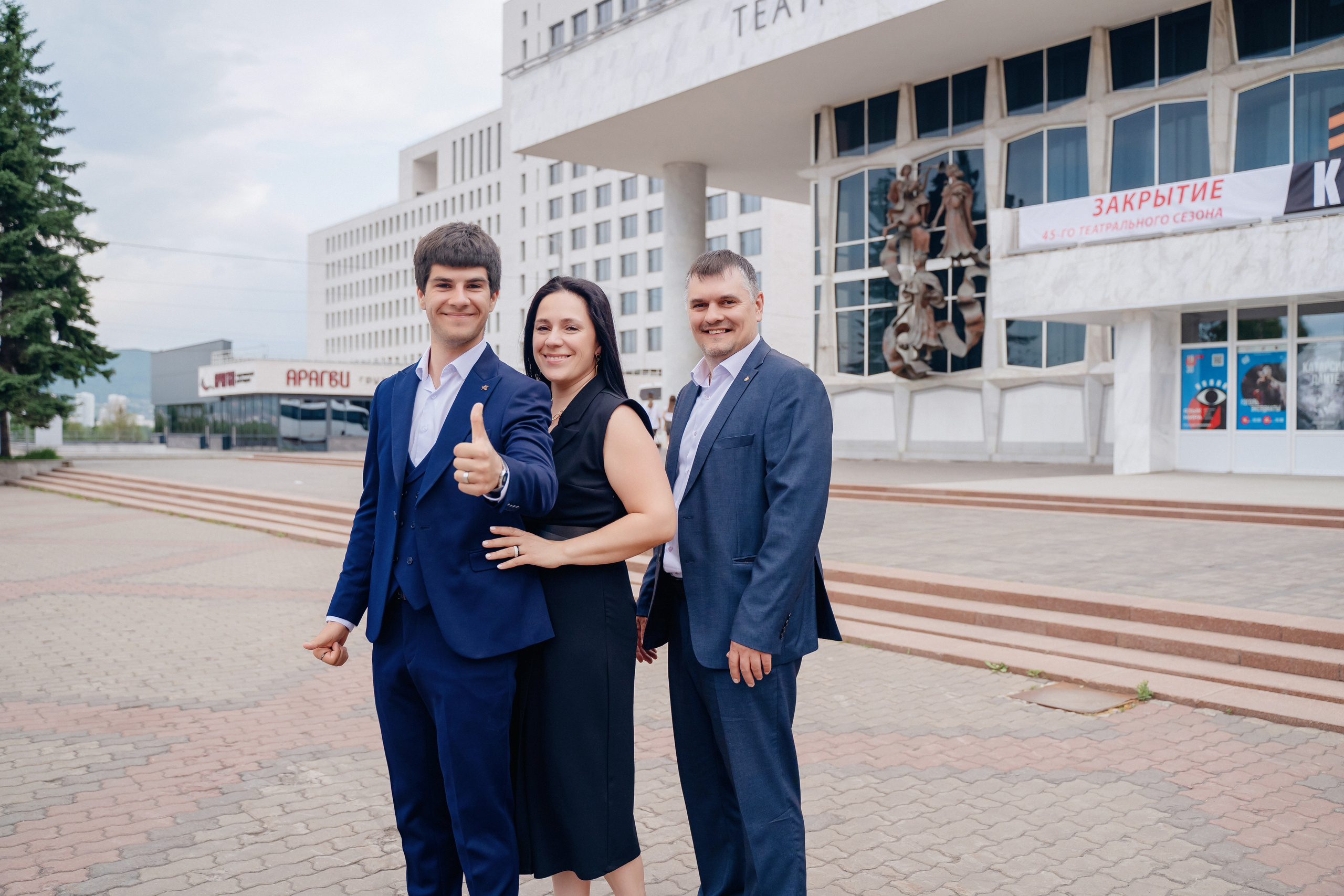 Фотопрогулка для выпускников. Фотограф Ким Наталья в Красноярске