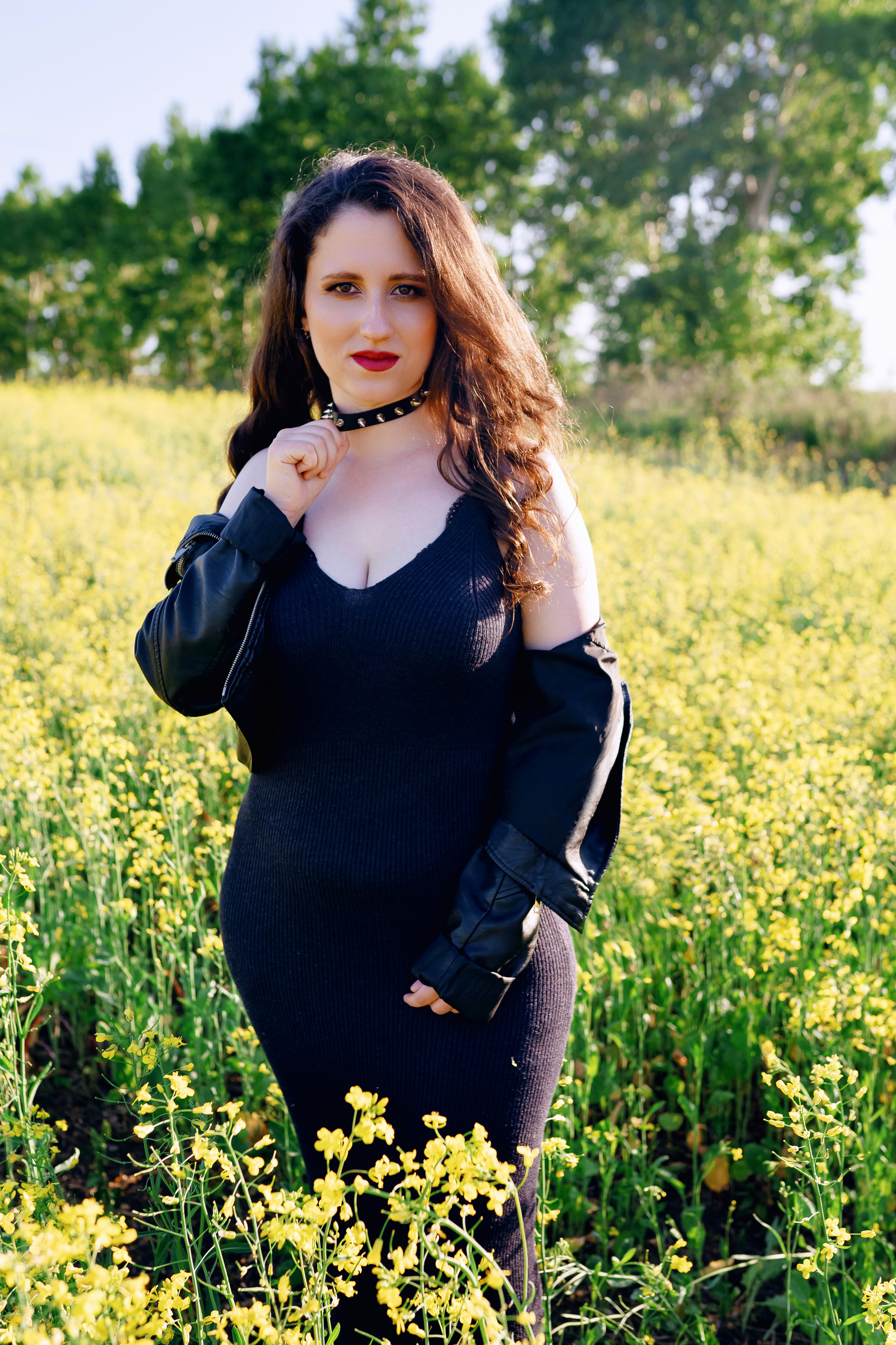 Фотосессия двух подруг в поле. Фотограф Ким Наталья в Красноярске