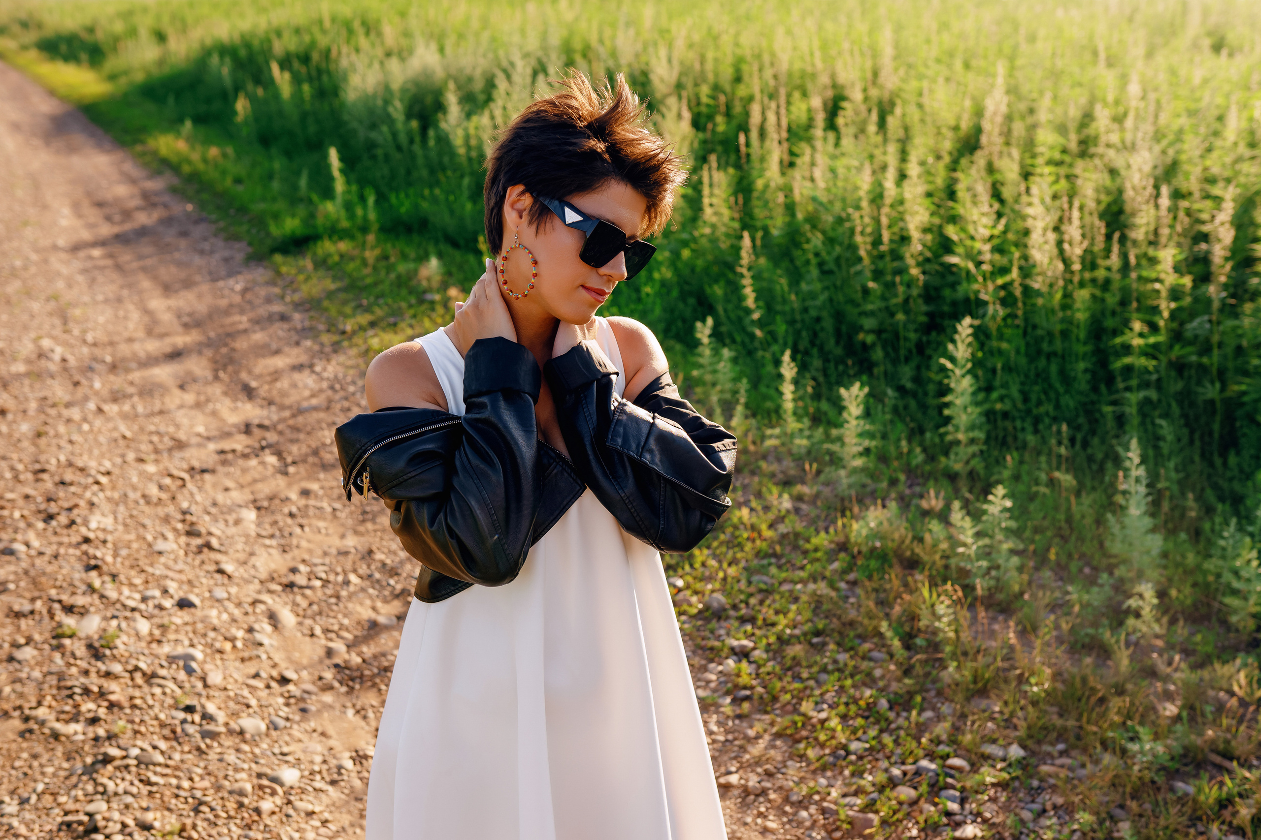 Фотосессия двух подруг в поле. Фотограф Ким Наталья в Красноярске