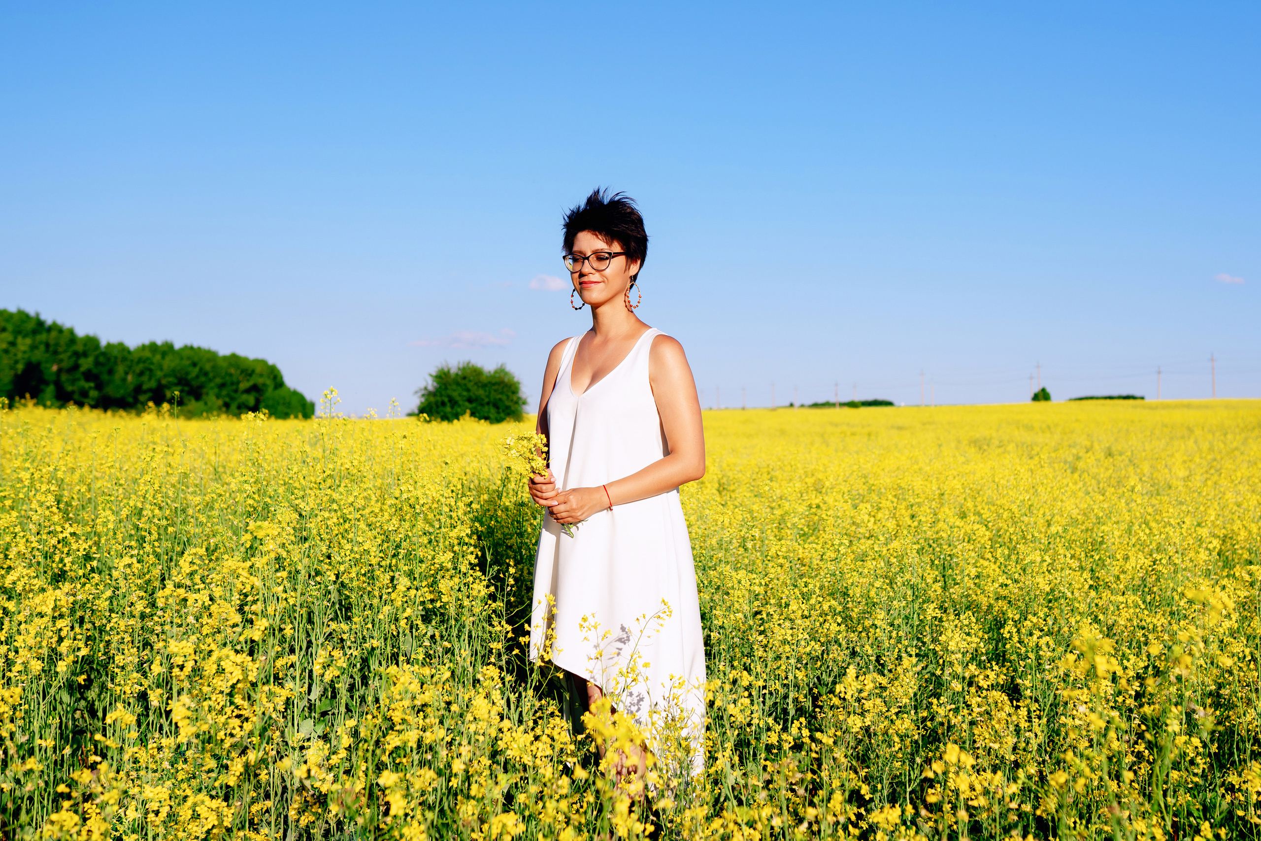 Фотосессия двух подруг в поле. Фотограф Ким Наталья в Красноярске