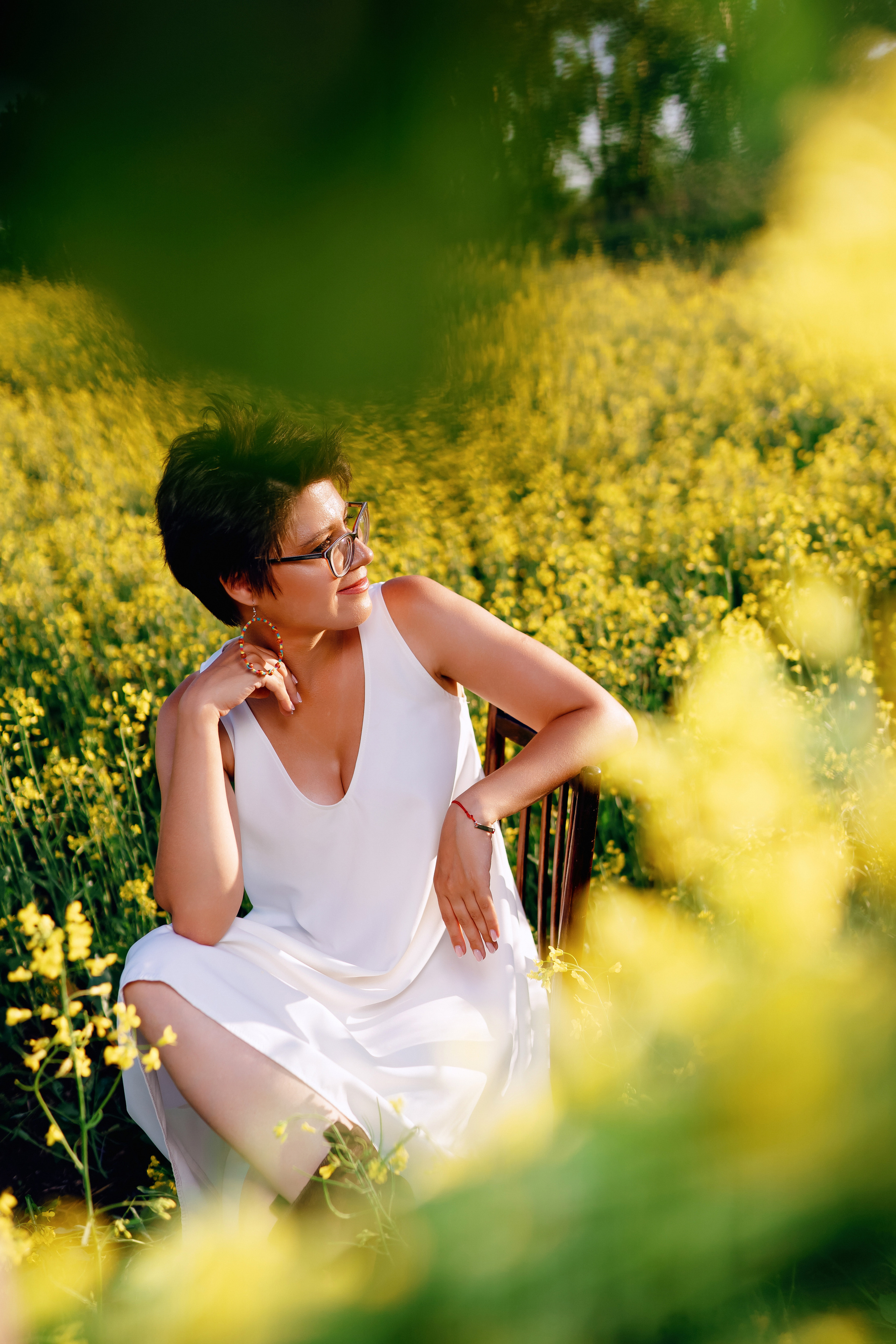 Фотосессия двух подруг в поле. Фотограф Ким Наталья в Красноярске