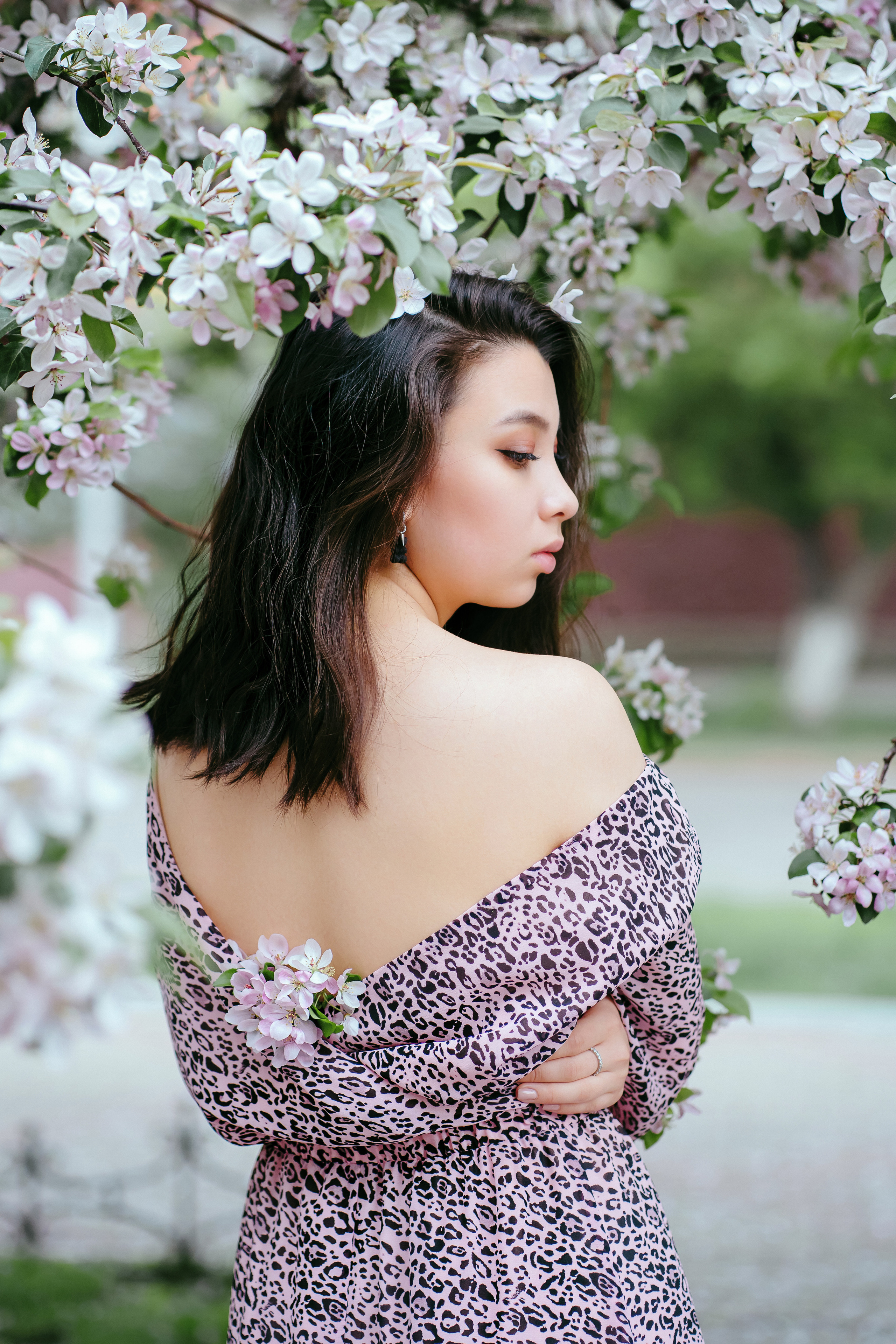 Фотосессия в цветущем саду. Фотограф Ким Наталья в Красноярске