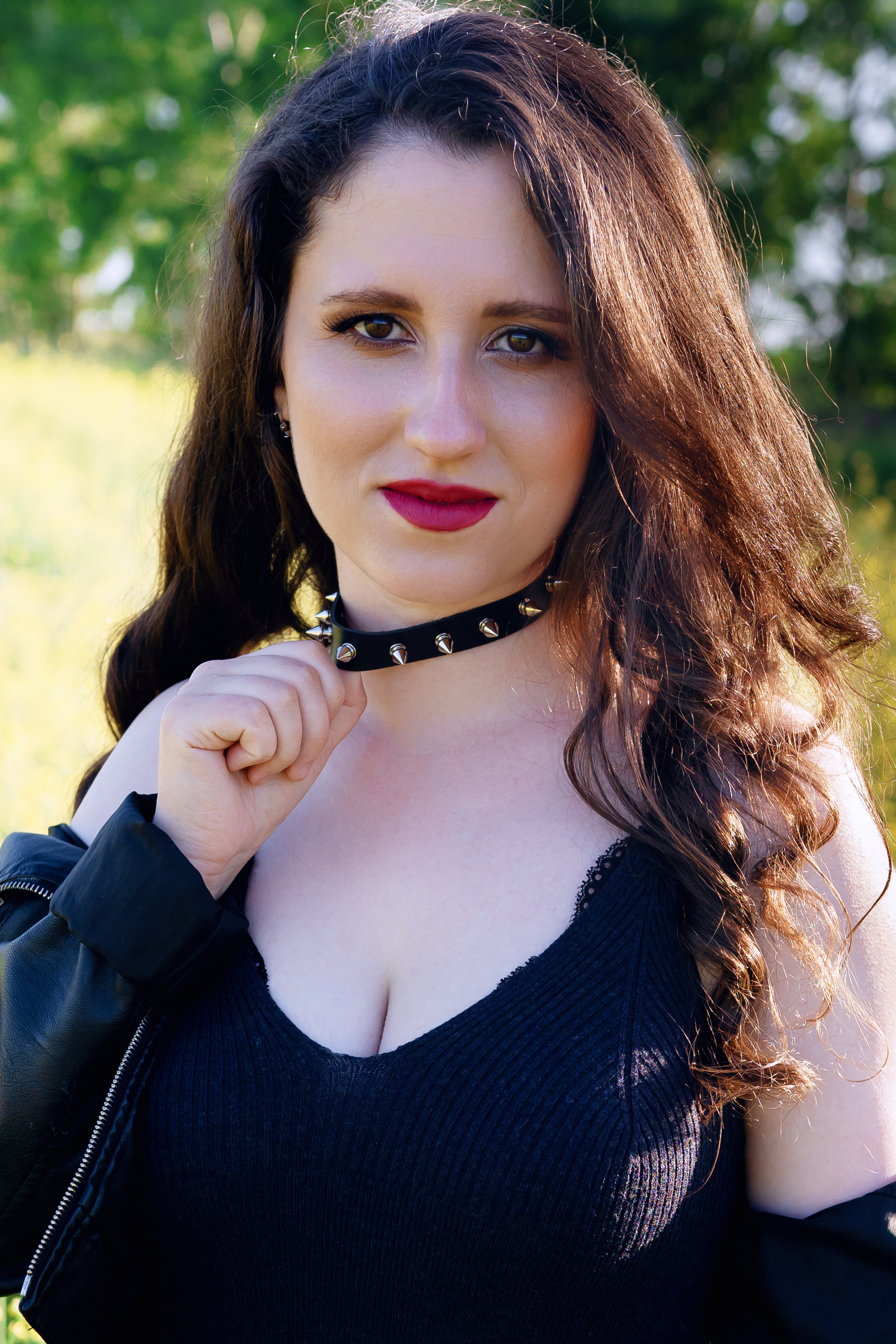 Фотосессия двух подруг в поле. Фотограф Ким Наталья в Красноярске