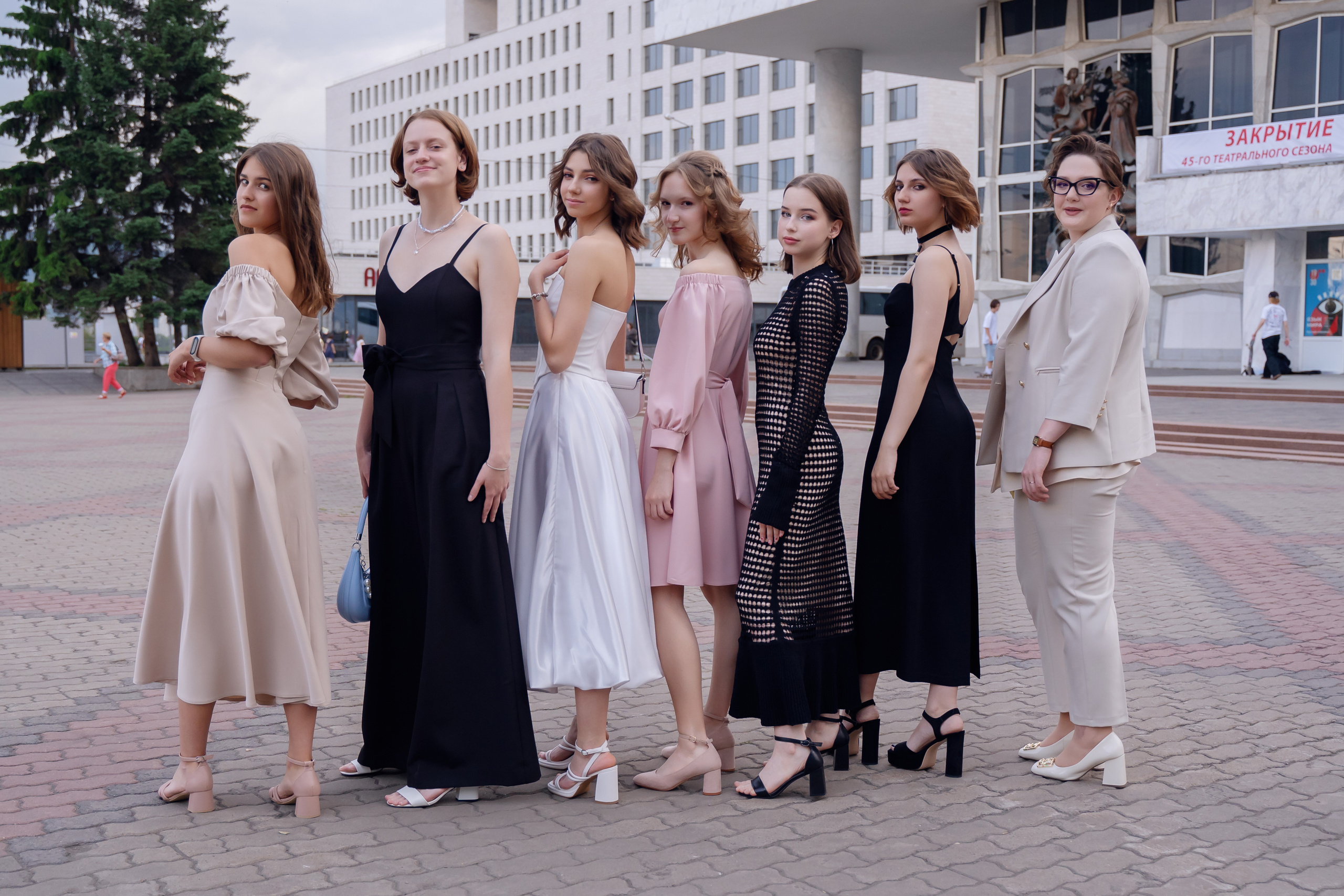 Фотопрогулка для выпускников. Фотограф Ким Наталья в Красноярске