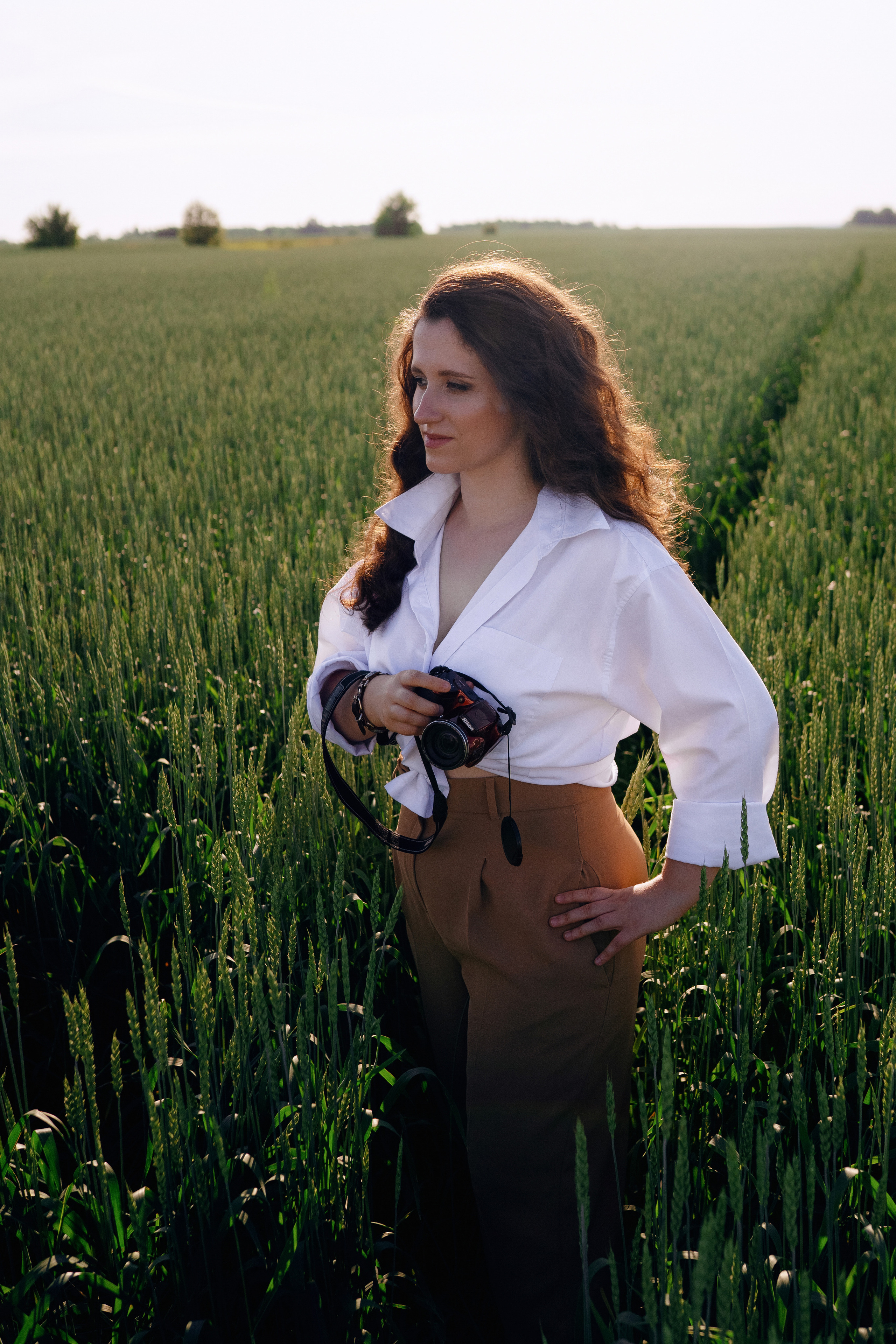 Фотосессия двух подруг в поле. Фотограф Ким Наталья в Красноярске