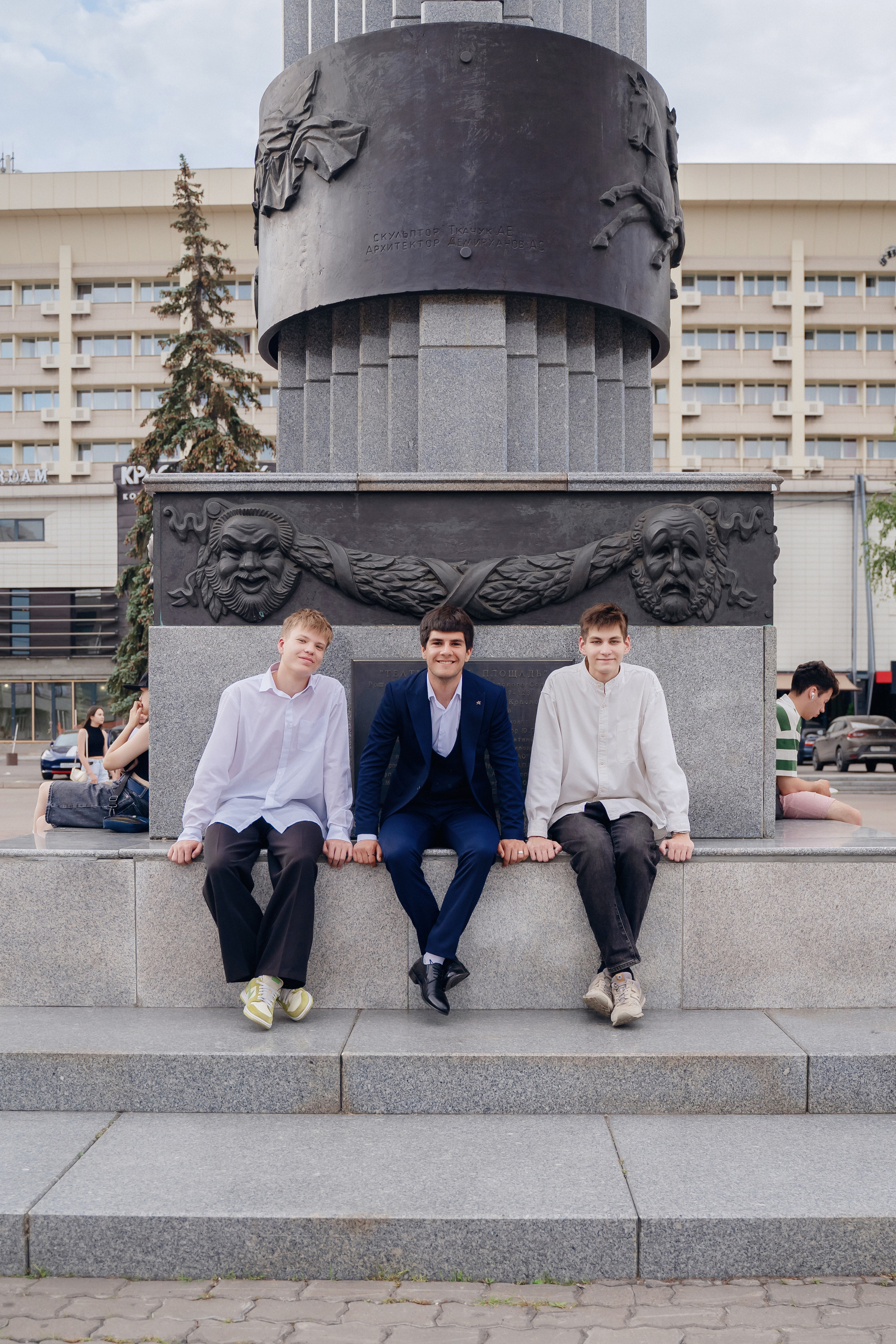 Фотопрогулка для выпускников. Фотограф Ким Наталья в Красноярске