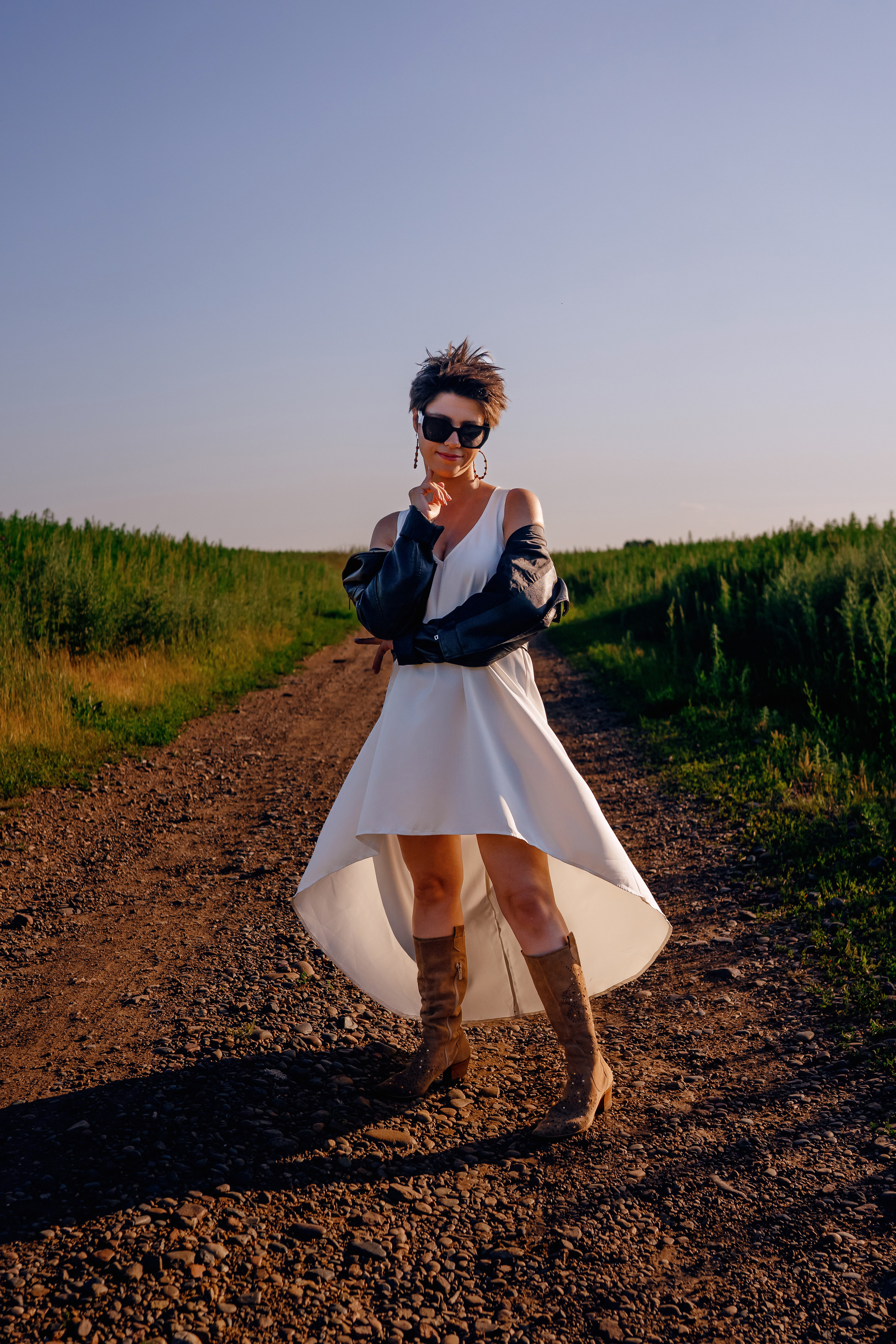 Фотосессия двух подруг в поле. Фотограф Ким Наталья в Красноярске