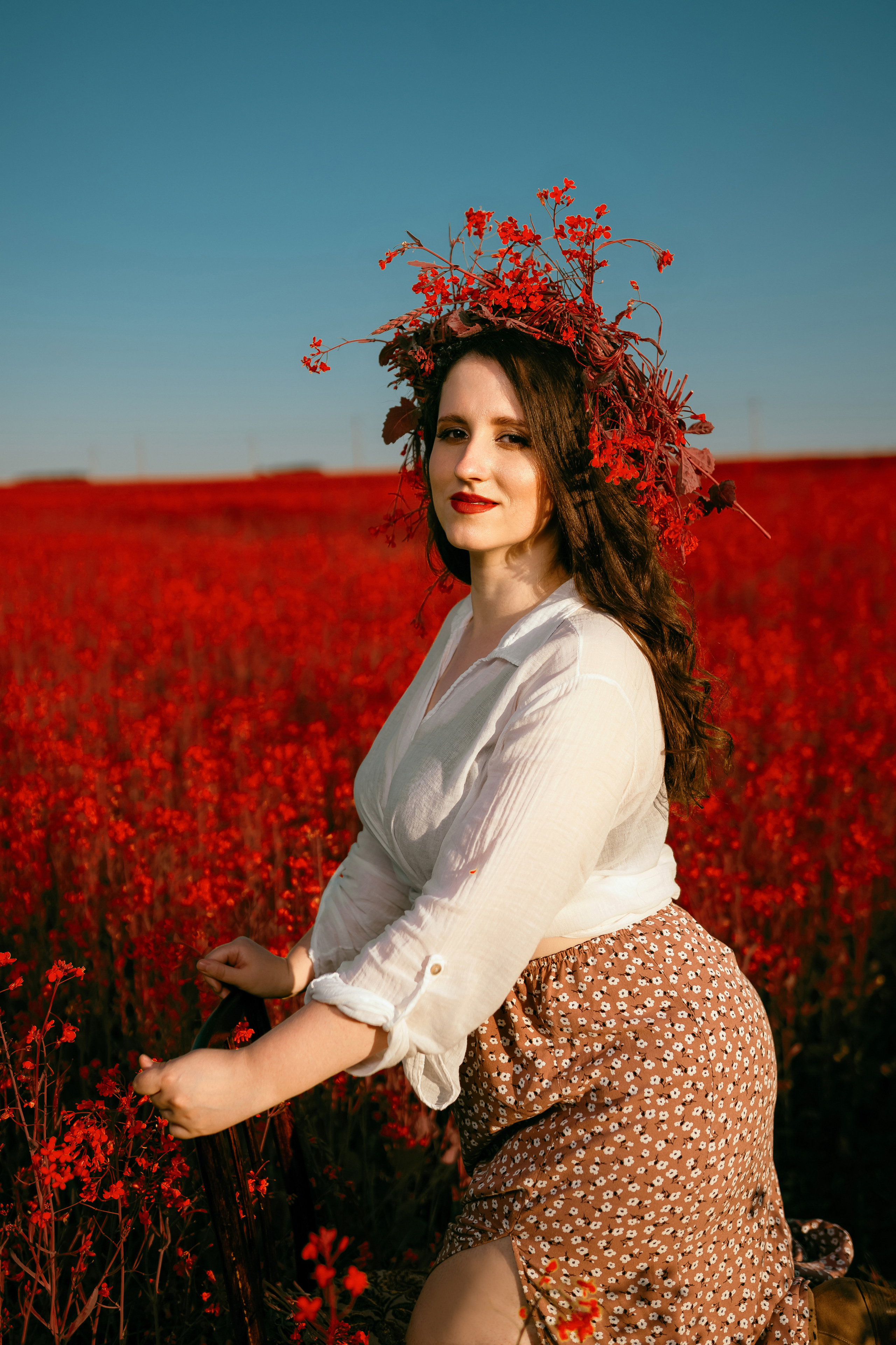 Фотосессия двух подруг в поле. Фотограф Ким Наталья в Красноярске