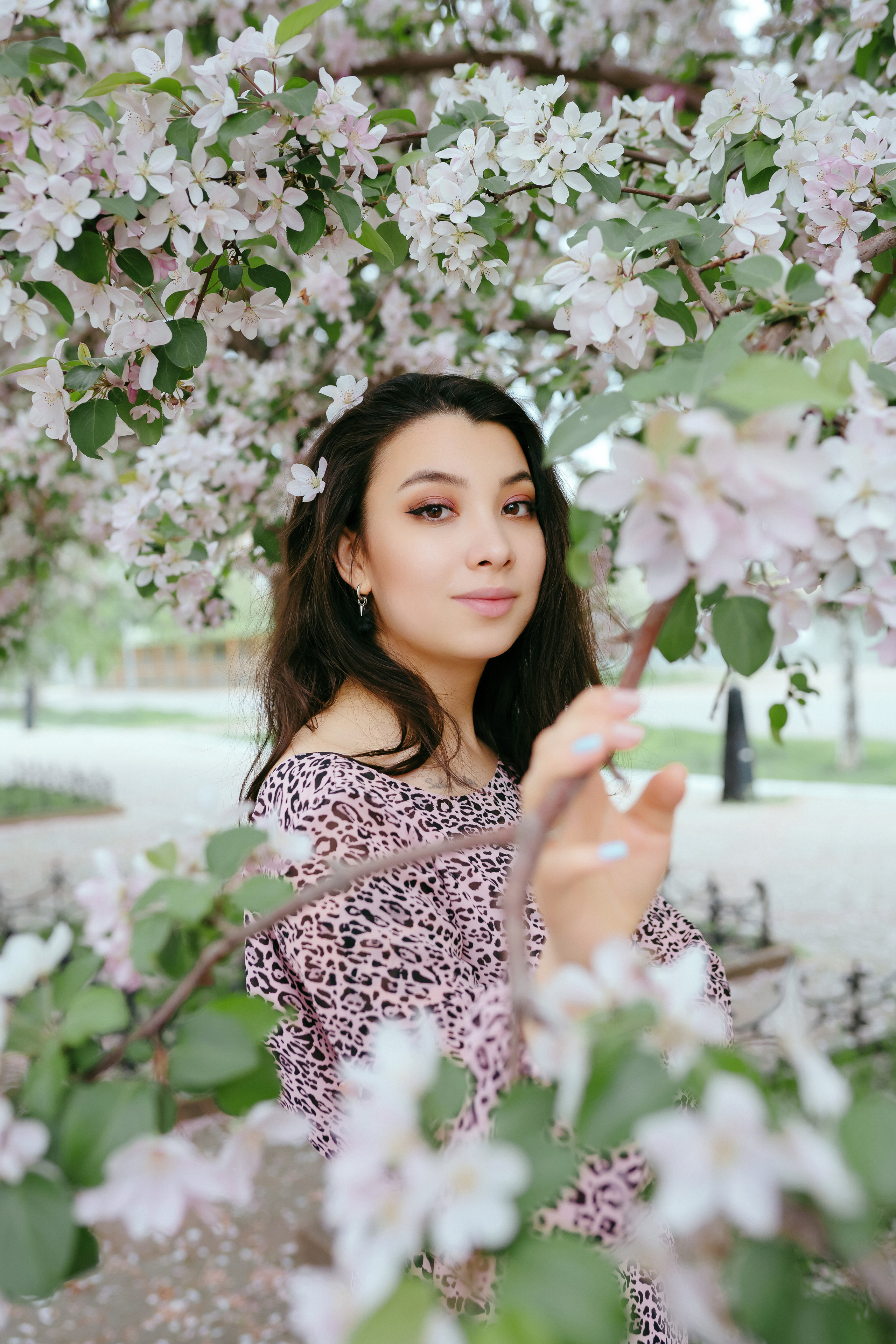 Фотосессия в цветущем саду. Фотограф Ким Наталья в Красноярске