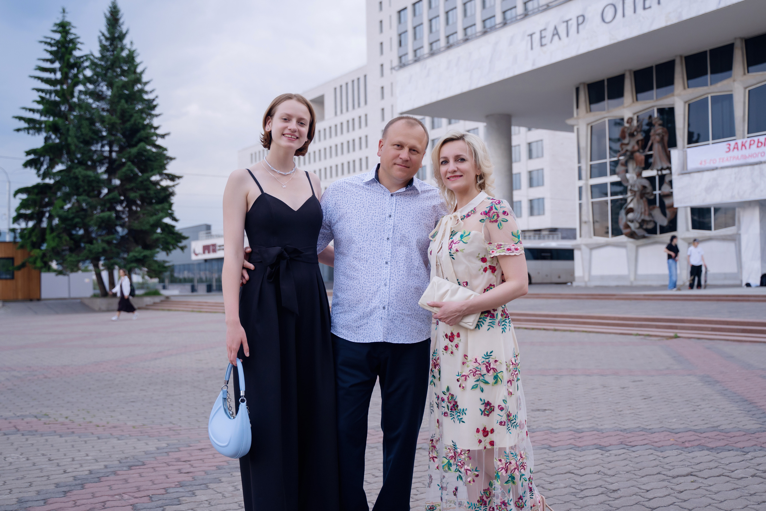 Фотопрогулка для выпускников. Фотограф Ким Наталья в Красноярске