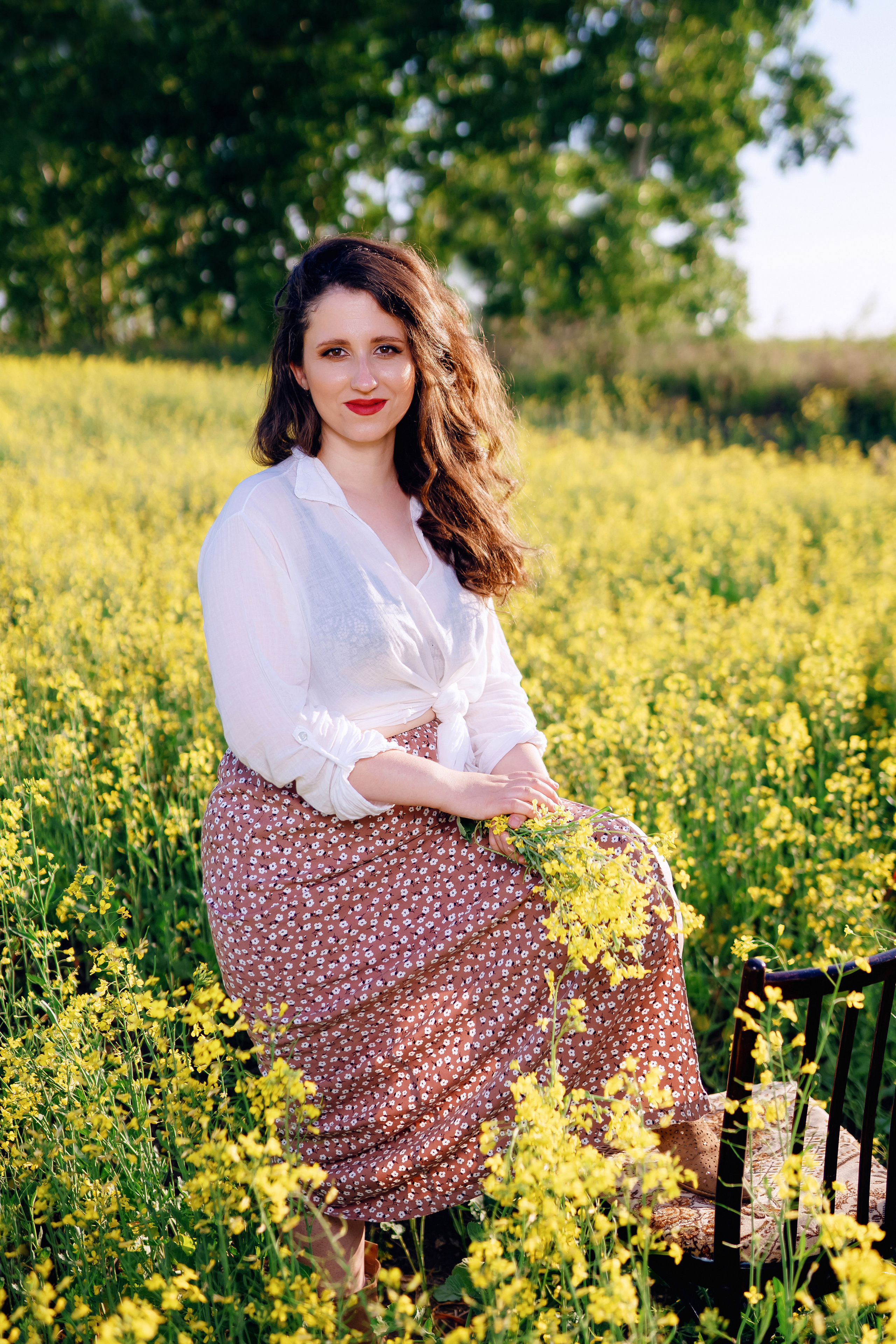 Фотосессия двух подруг в поле. Фотограф Ким Наталья в Красноярске
