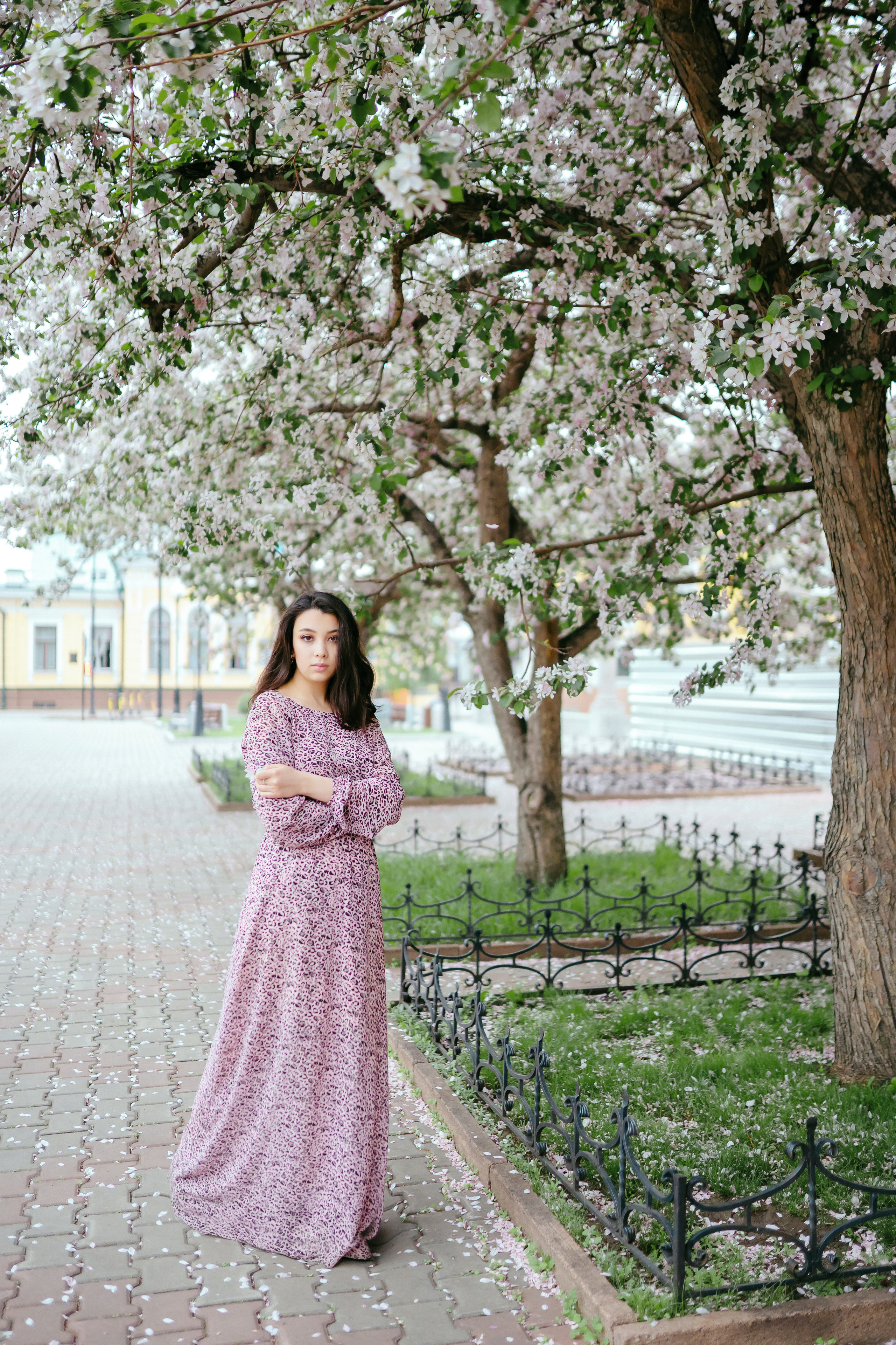 Фотосессия в цветущем саду. Фотограф Ким Наталья в Красноярске