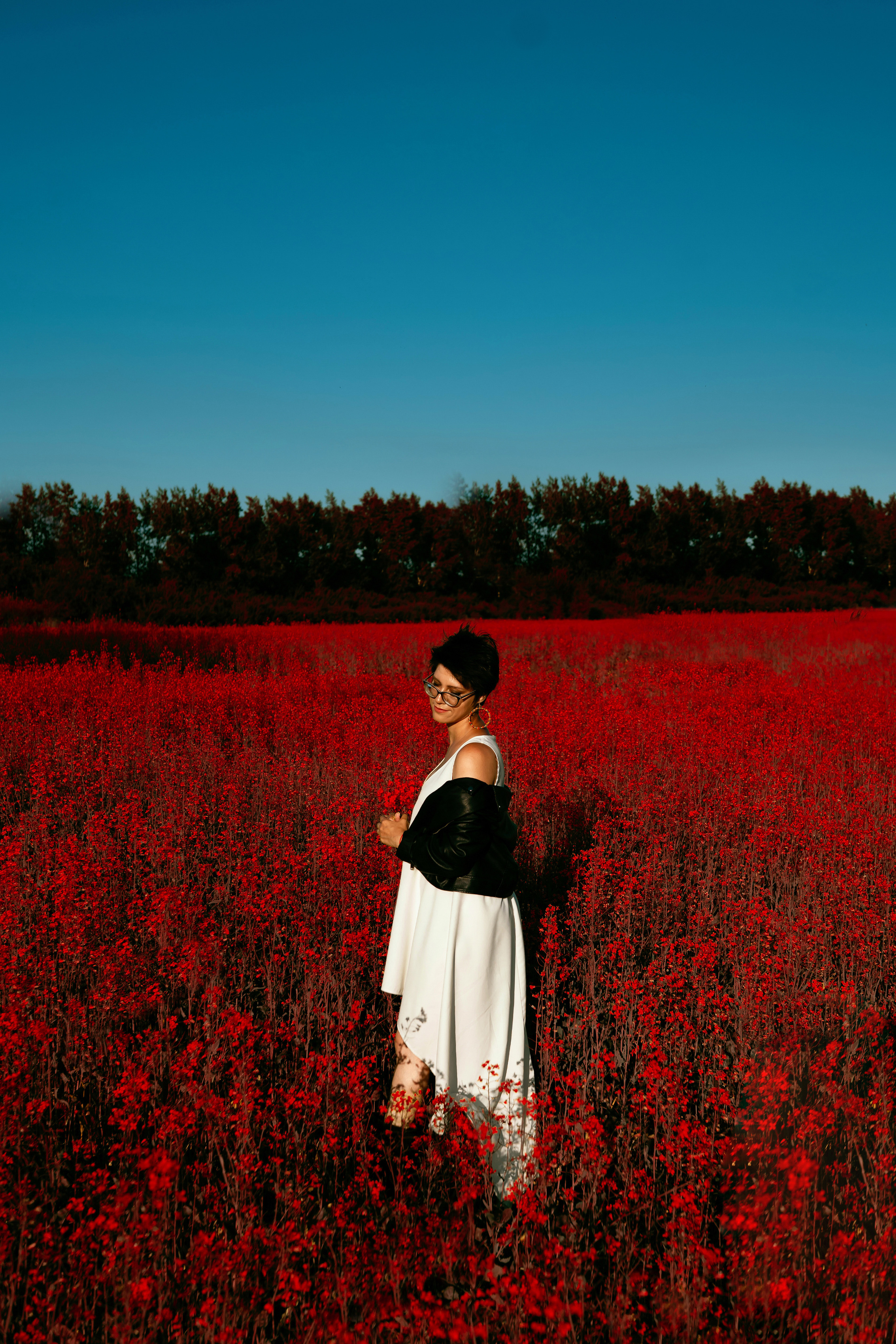 Фотосессия двух подруг в поле. Фотограф Ким Наталья в Красноярске