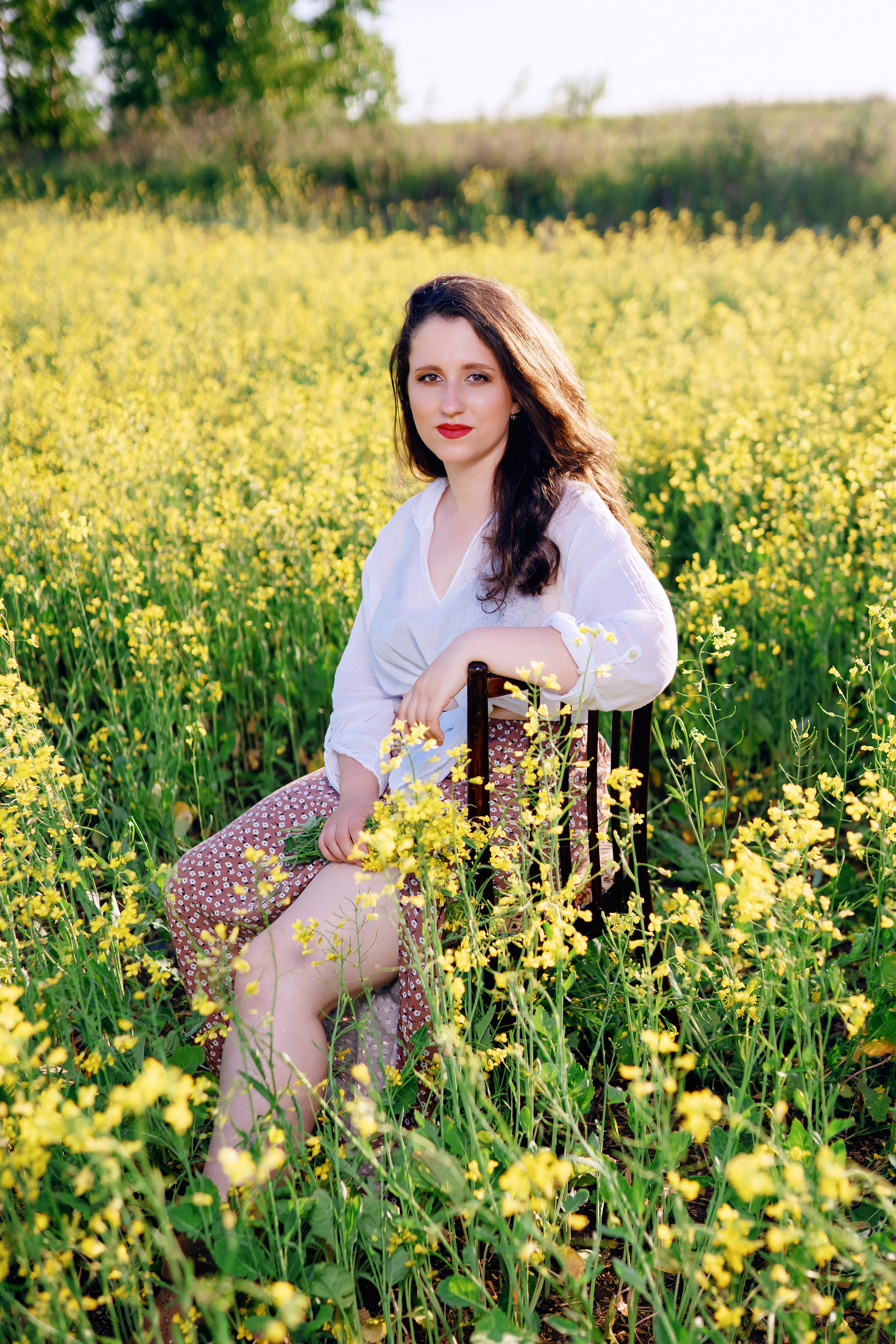 Фотосессия двух подруг в поле. Фотограф Ким Наталья в Красноярске